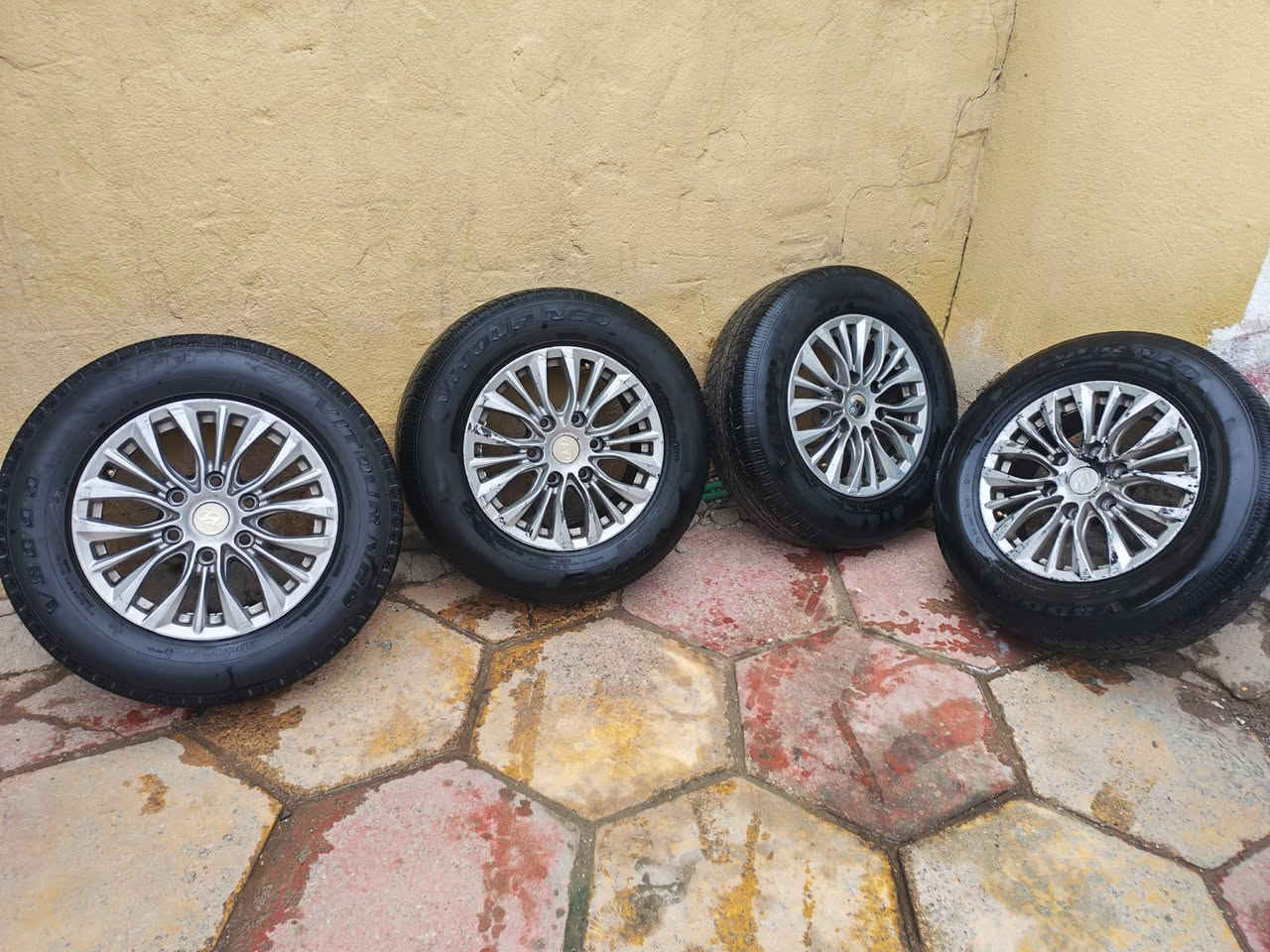 السلام عليكم للبيع ويل ستاركس كروم مع تاير نظافه 80بل الميه ويل مكفول السعر 350وبيهن مجال مكاني بابل القاسم  الاستفسار على الرقم ***********
