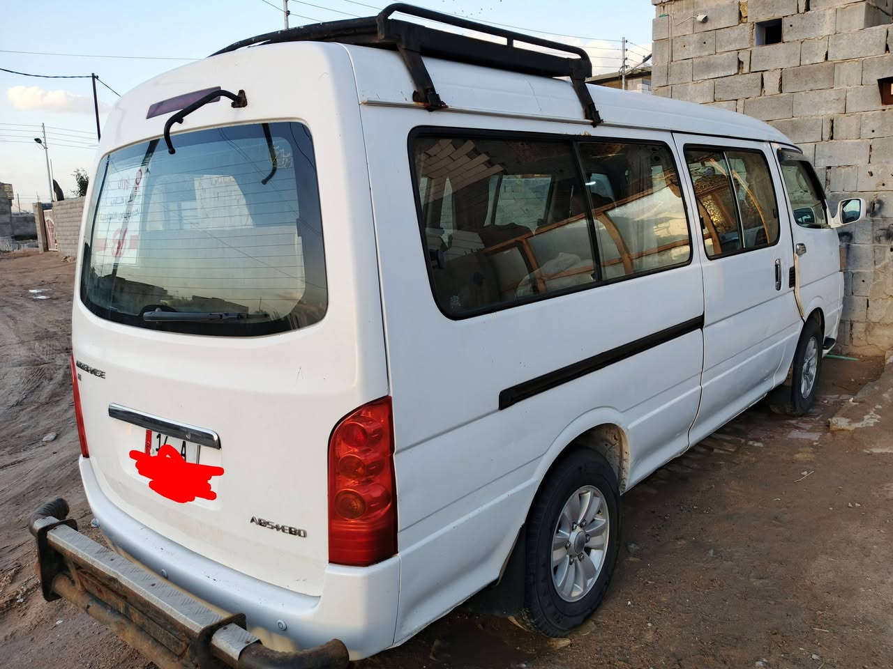 السلام عليكم جنبي H1 2015 بصره  مكينه وكير واكسل مكفول .السياره بلاديه ماعدى بارد باب السلايت والمئشر عليه بالاخضر  صبغ  تخم تاير وحداديه وتبريد محور سبلت وكمبريسر سورينتو السعر 80 هاتف ***********
