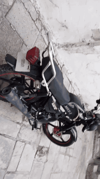 دراجه سونلينك موديل 2025 للبيع هذه دراجة نارية من طراز Sonlink Max-1 SL150-17A. 
الشركة المصنعة: شركة جيانغمن سونلينك (Jiangmen Sonlink Motorcycle Co., Ltd)، وهي شركة صينية. 
الطراز: Max-1 SL150-17A.
سعة المحرك: متوفرة بسعات مختلفة، بما في ذلك 125 سي سي و150 سي سي. 
اللون: سوداء مع خطوط صفراء وحمراء على الإطارات.
الميزات: تتميز بتصميم عملي ومناسب للتوصيل، كما يظهر من الصندوق الخلفي المركب عليها
للاستفسار مراسله *********** 
العنوان بغداد 
كروب بيع وشراء الدراجات بريز في بغداد 
معرض دراجات الغيبي 
دراجات بيع و شراء -بطح فقط
