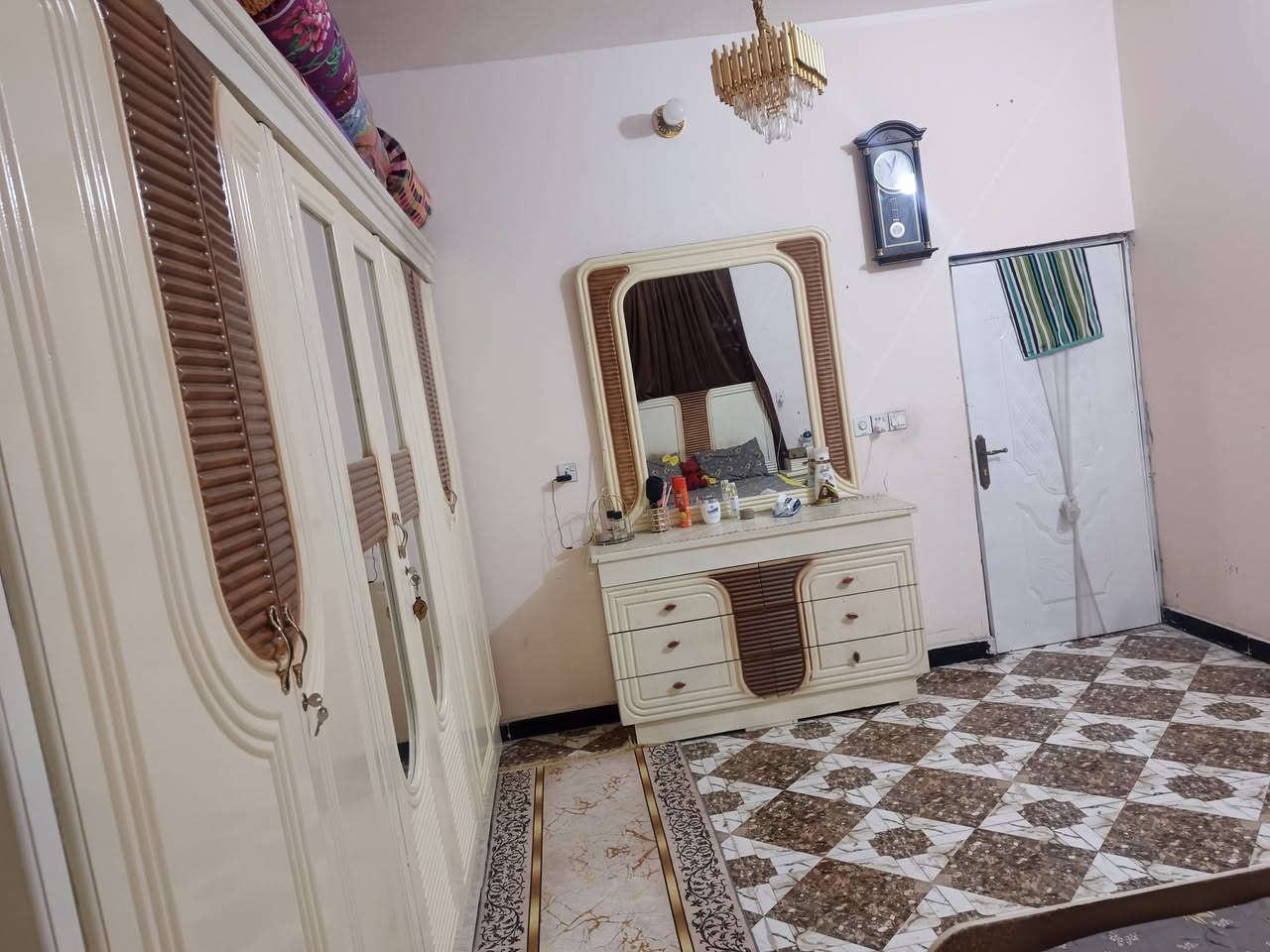 غرفه + خشاب + نجاره عراقي + تصميم تركي + رقم تواصل ***********

