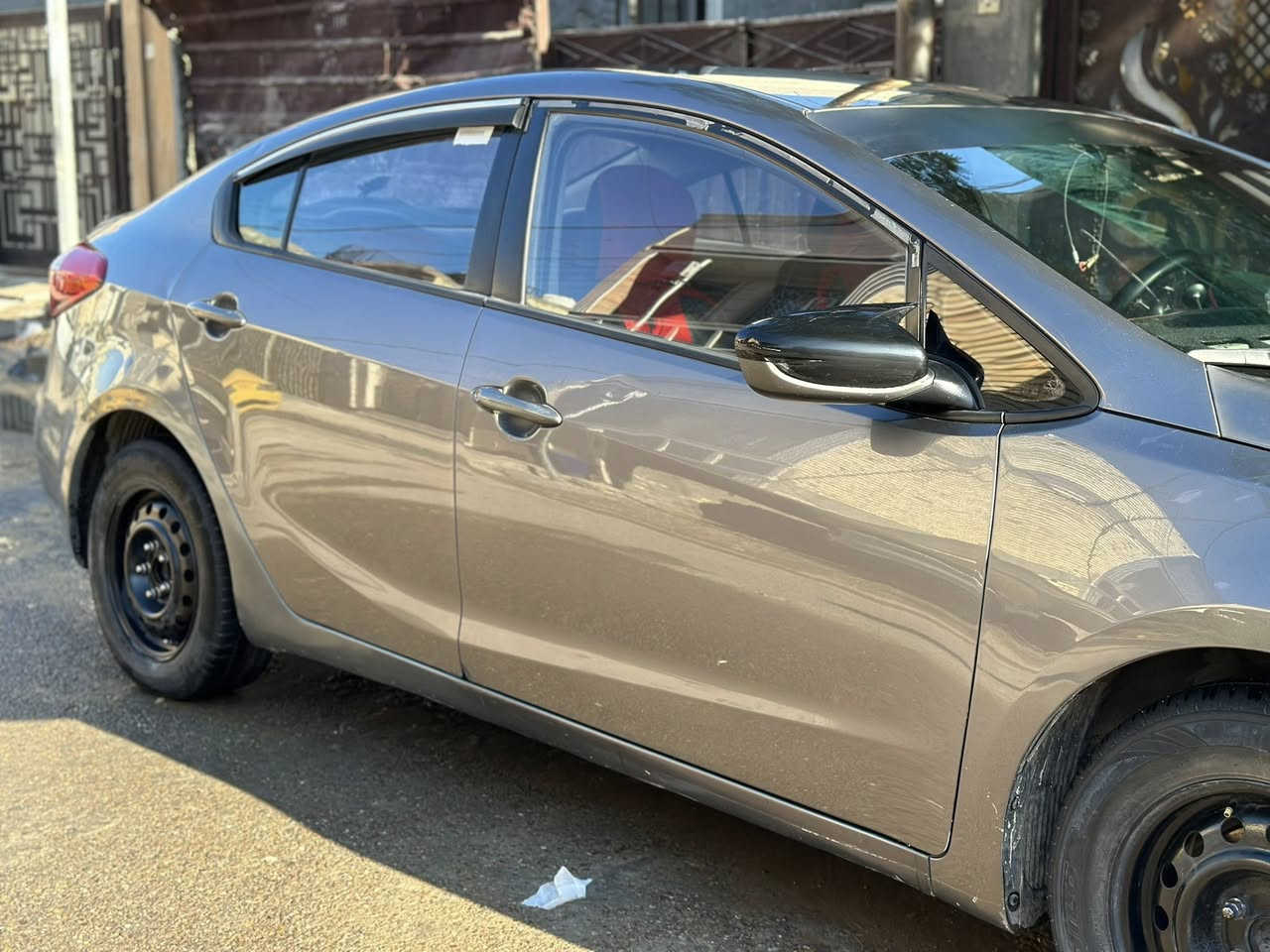 1. سلام عليكم
2. كيا سيراتو 2016. خليجي 
3. لون نفطي مكينه 1600 دوش 
4. رقم اربيل اب اسمي سنويه 28 تحويل ثاني يوم 
5. سياره جاهزه من كلشي فقط حداديه نص عمر
6. بيه بنيد صبغ  لان جارد او دوسه عكس سايق صبغ  اوجاملغ الخلفي كما موضح بالصوره نص كلير او نص صبغ
7. كير مكينه مامفتوحات على وضع شركه 
8. تبريد + تدفئه خير من الله 
9. مبدل دهن كير اصلي 
10. دهن مكينه كله لوكي مولي نباتي اصلي
11.  زوج تايرات امامي جديد قبل شهر شادهن  
12. تايرات الخلفيه نظيفه 
13. باتري جديد قبل شهر مبدله 
14. مي راديتر اخضر زيتي 
15. دسكات امامي جديده + بنزات خلفيه جديده زوج افلنجات   مال قطع عنبار جديد مال قطع او دهن جديد 
16. سياره مبولشه 
17. لايتات LED زنون قوي او زرع عين شيطان او حاجب متغير مع الاشاره 
18. شاشه او كامره او  حساسات  
19. عبوه كامله مال فيت بم نوزلات مال قطع 
20. سعر 110 او بي مجال بسيط 
21. مكاني بغداد ابو غريب 
الاستفسار على رقم ***********
