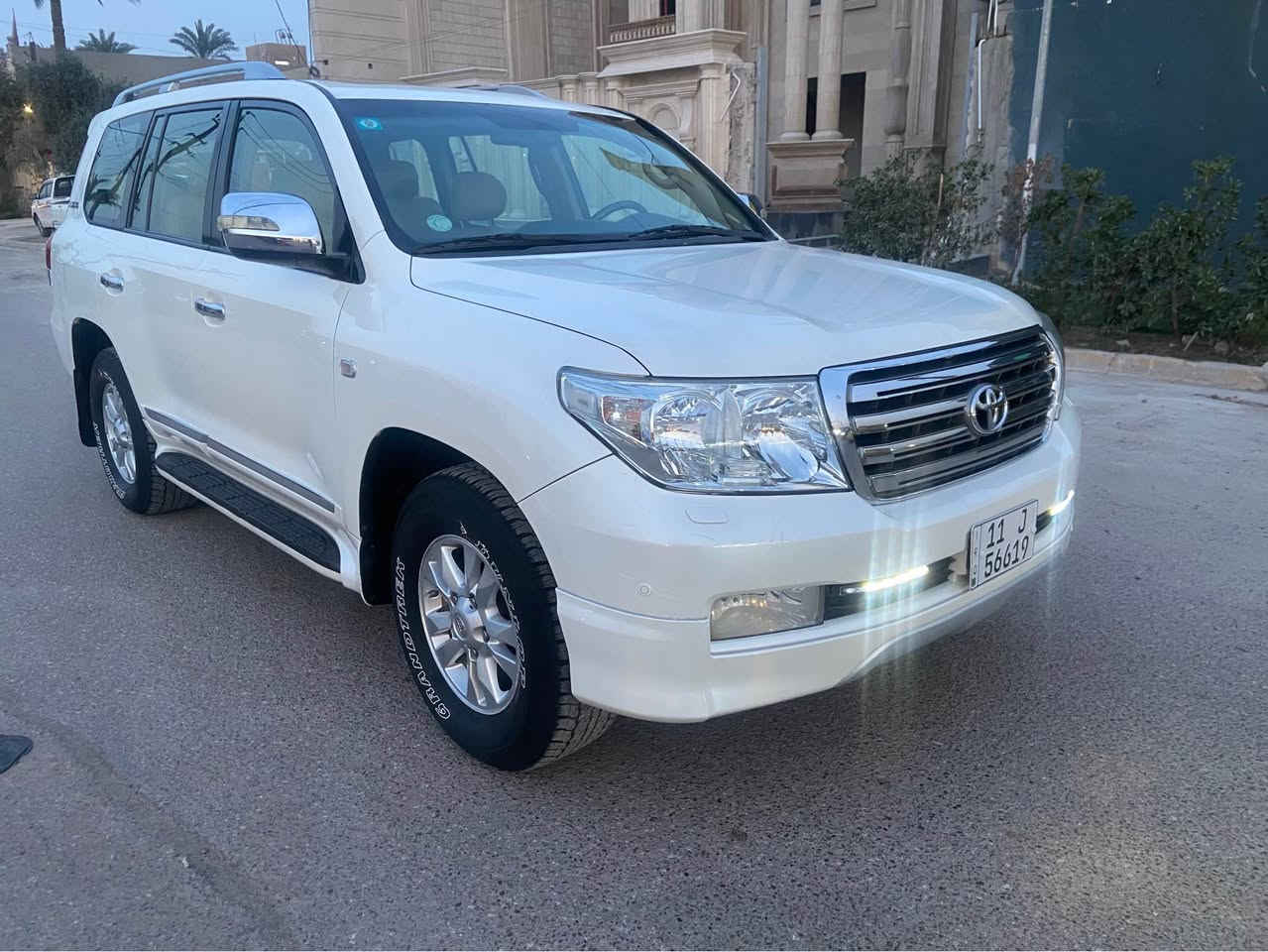 السلام عليكم لاندكروز موديل ١١ ستيني اصل تكمة وسنوية السيارة باسمي رقم دولي الجديد مكفول من حادث وصبغ وتبديل ومحرك وكير جاهزة ومابيها اي نقص تخم تاير وصدر جديد ونظافتها احلى من الصور 
فتحة سقف سلايت 
بصمة ابواب وتشغيل 
فور ويل 
سبعة راكب 
داخل جلد بيجي 
مقعد السائق كهرباء 
انارة داخلية
اشاير مري 
مري شفط 
تحكم ستيرن 
حساس امامي خلفي 
زراك لايت 
اضاءة زنون 
مكانها بغداد وسعرها ٣٢٥ للاتصال 
*********** بغداد, العراق
