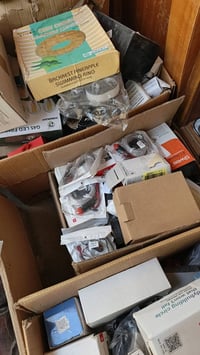 ٨ كراتين • الكترونيات • كامرات ايربودات