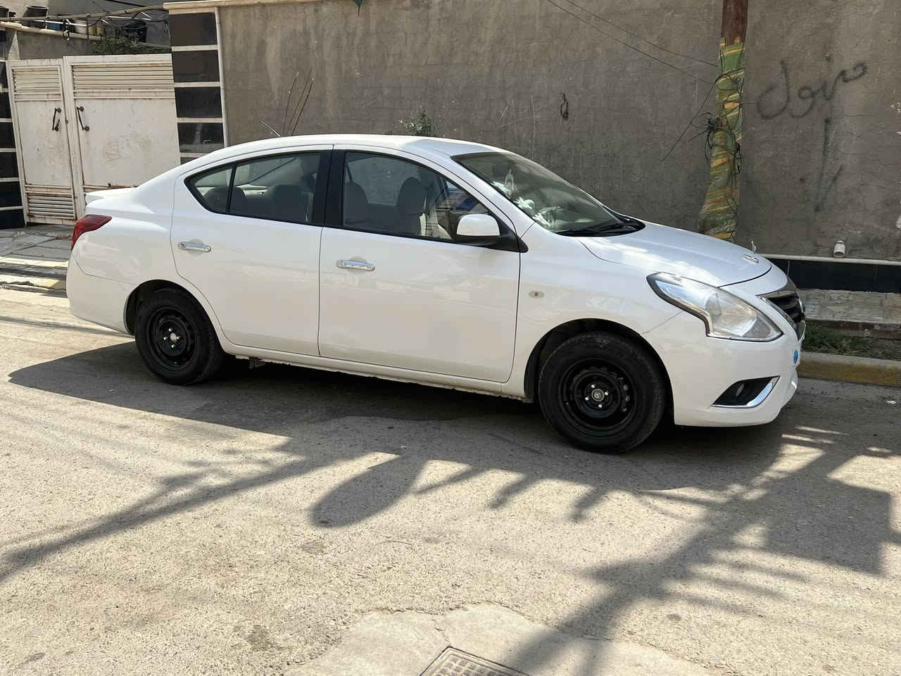 سياره للبيع سني هندي موديل 2018سياره بيه طخه اصبع بلحافه مال بنيد سياره بلاديه تخم تاير جواهه سياره اي نقص مابيه سياره مكفوله بس بيه  هاي الطخه  الوظحه بلصوره مكينه كير تبريد كله مكفول سياره مال بيت ممتعوبه مشكول الذمه اليكسر بحلال العالم متواجد ع فيس مكاني الدوره ***********
***********

