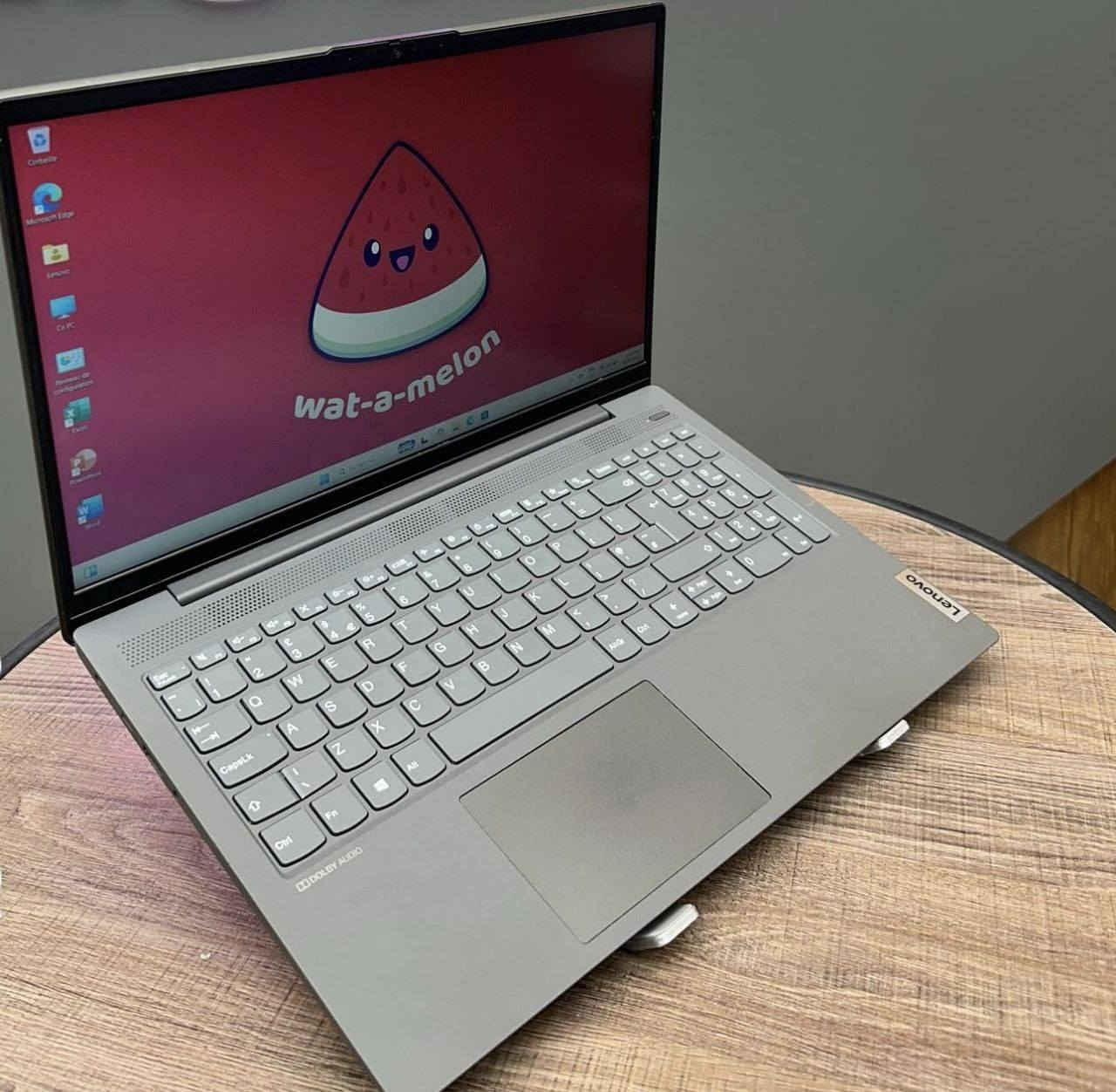 لابتوب Lenovo للبيع – نظافة عالية وأداء ممتاز 
إذا تدور على جهاز عملي، سريع، ويعتمد عليه بالدراسة والشغل اليومي، هذا خيارك 

💻 المواصفات:

• Core i5 الجيل العاشر ⚡

• RAM 8GB DDR4

• 256GB SSD سريع

• كرت شاشة Intel UHD 630 (4GB)

• شاشة 15.6 إنج FHD 1920×1080 ضد التوهج

🔋 البطارية:

• بطارية ليثيوم 6 خلايا

• شحن سريع 65 واط

• البطارية ممتازة

• شاحن Type-C

📷 الكامرة:

HD مع قفل فتح وغلق للخصوصية 🔒

🔌 المنافذ:

منفذ RAM

HDMI

وجميع المنافذ المهمة متوفرة

✨ الحالة:

💰 السعر: 450


**إذا كنت صاحب هذا الإعلان وتريد حذفه لأي سبب، رجاءا أرسل رسالة إلى الدعم الفني**