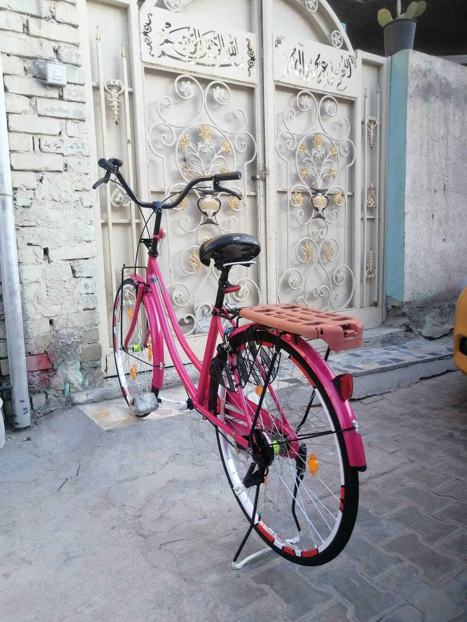 سلام عليكم بايسكل لون وردي مميز شركته سانتوس مرغوبه حجم٢٦بايسكل كفاله عامه ماناقصه شي كامل مكمل ربع ماتذب علي جديد بمعنه الكلمه سعر١٥٠ وبي مجال للطيبين💖 متواجد خاص💥 لاستفسار***********🧿
