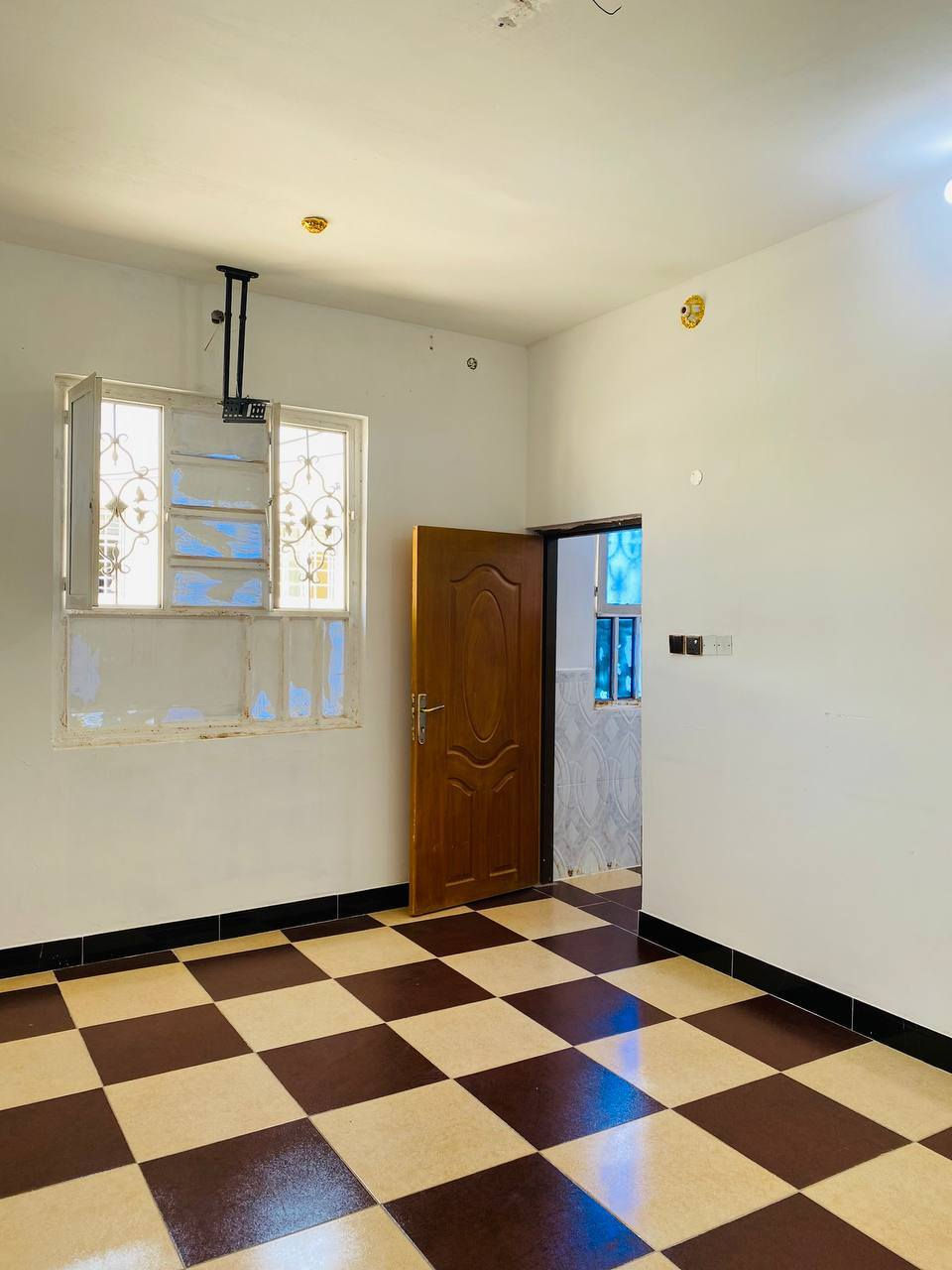 شقه للايجار__ طابق ثاني_ العنوان الثوره 
قرب مدرسه مكه يم سوك الثوره
غرفه وحده + صاله زغيره + مطبخ + حمام + 
+ نت مجاني + ماي بوستر تشغيل تلقائي 

***********
