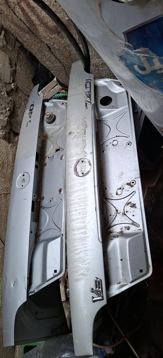 السلام عليكم شباب عندي غراظ للبيع مال حويه كيجات ما خفاش وحده ومل صقر وعندي هاي الدركه هيه والشريط مالتها والعصي وعندي قباقه مال جنط وكلهن مال حاويه وبعد عندي هواي غراض بالمخزن ما مصورهن اليريد شي يسالني واذا عندي يدلل هذا رقمي *********** واسف عل اطاله
