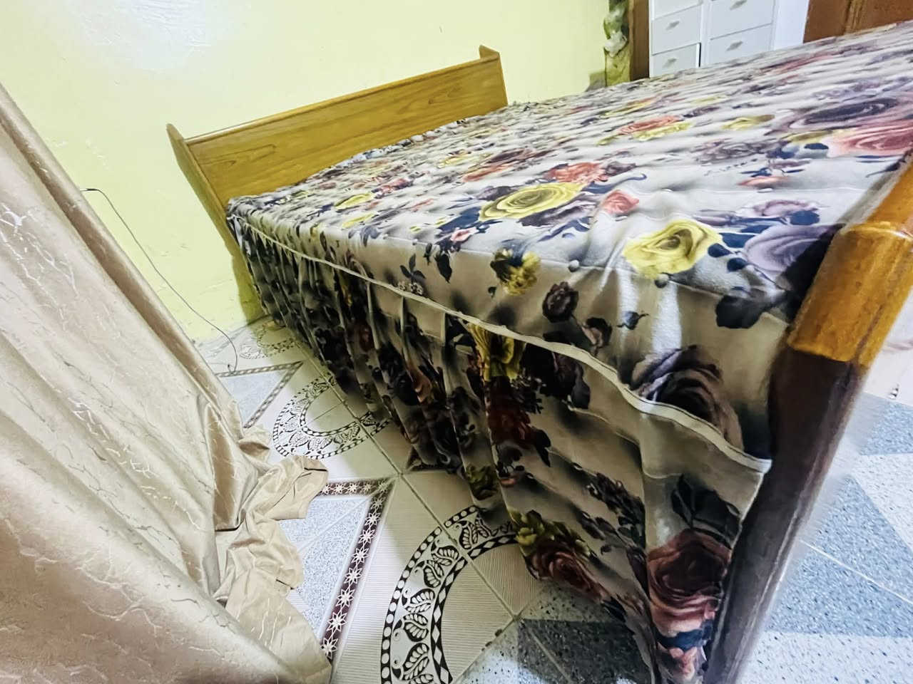 جربايه نفرين نجاره ب ٢٥٠ وبيه مجال وكناتير ٢ الواحد ١٢٥ وبيهن مجال بسيط. المكان الحاميه


**إذا كنت صاحب هذا الإعلان وتريد حذفه لأي سبب، رجاءا أرسل رسالة إلى الدعم الفني**