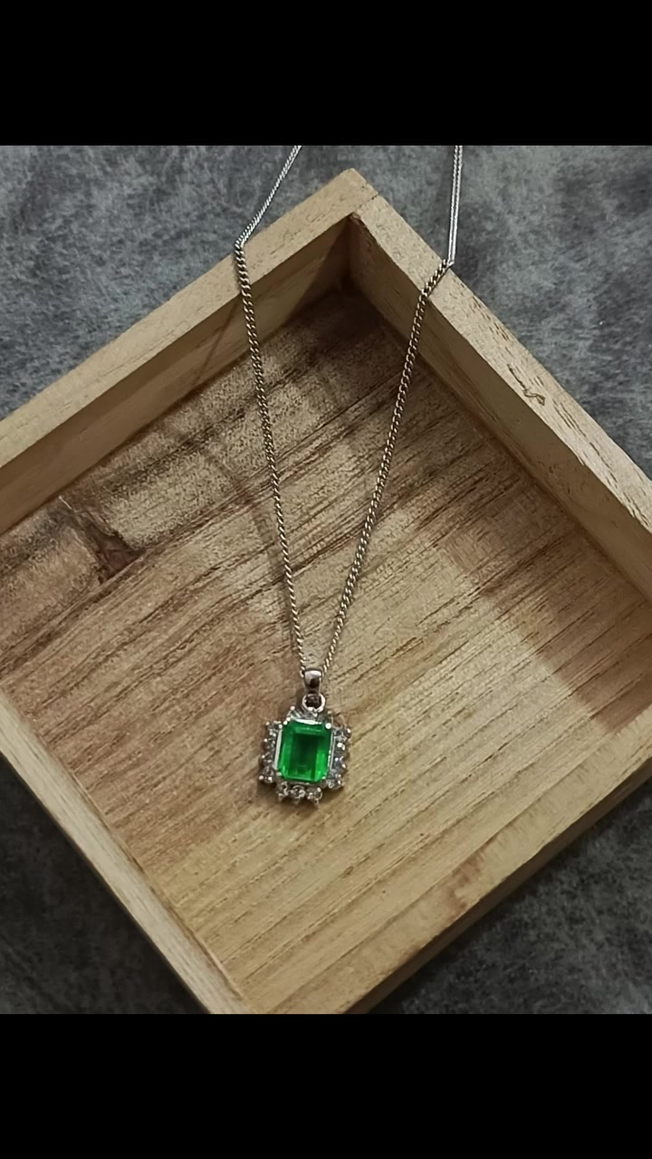 الأناقة اليابانية بين إيديج.. 🇯🇵💚لفي الأنظار بقلادة الزمرد الكلاسيكية المرصعة بالفصوص اللامعة. نعومة وفخامة بتصميم واحد يناسب كل أوقاتج.✨ السعر مميز والتوصيل متوفر!


**إذا كنت صاحب هذا الإعلان وتريد حذفه لأي سبب، رجاءا أرسل رسالة إلى الدعم الفني**