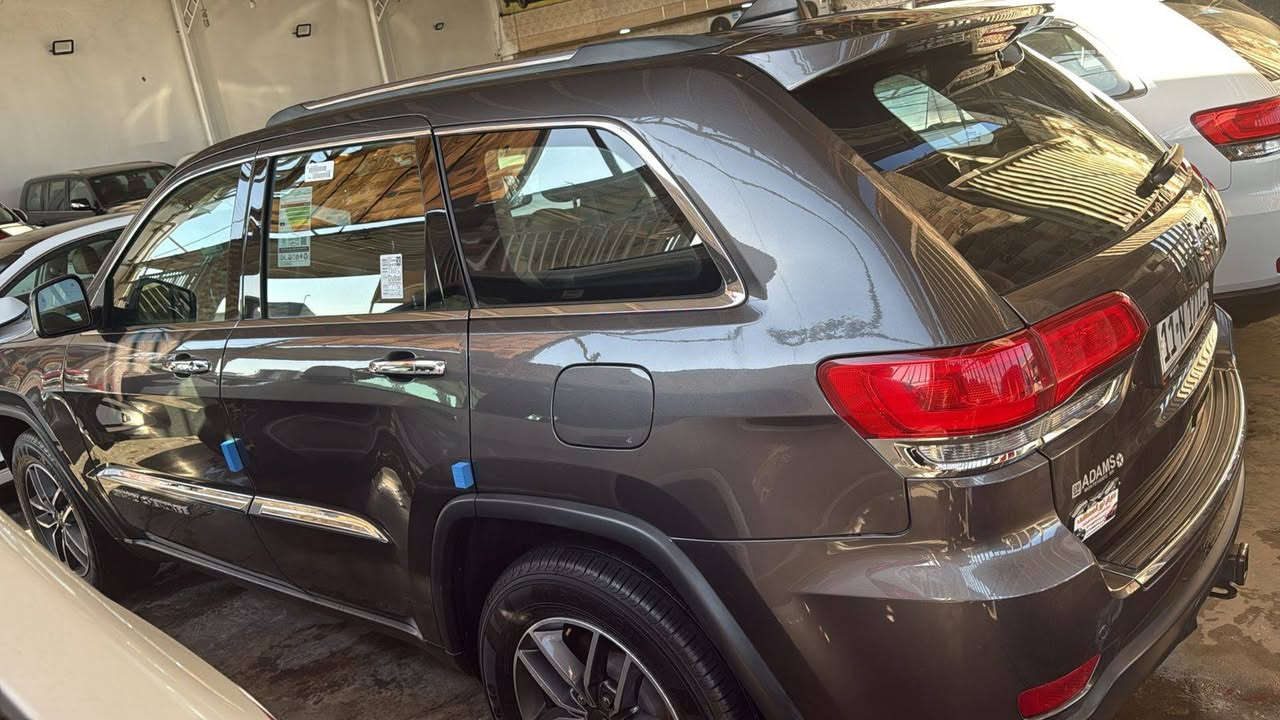 جيب شيروكي موديل 2019 وارد أمريكي كلين
بيها صبغ حجل باب صدر 
شويه من جاملغ 
المواصفات
محرك 6 سلندر
دفع رباعي
كشنات جلد
كشنات كهرباء
تدفئة كشنات
ستيرن متعدد الوظائف
شاشة كبيرة
كاميرا خلفية
حساسات أمامية وخلفية
رادار
نظام تحديد مسار
نظام نقاط عمياء
تشغيل بصمة
تشغيل عن بعد
مراي كهرباء مع تسخين
تحكم سرعة
فول مواصفات عده فتحه 
رقم بغداد دولي باسمي تحويل مباشرة سنويه هزه جديد 
السعر 245 ورقه وبيها مجال قليل 
اي استفسار 
*********** ابو امير مكان بغداد البياع
