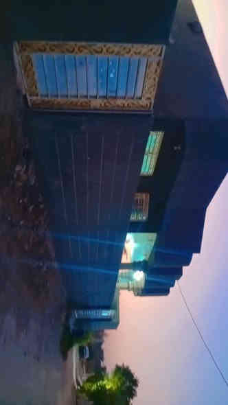 دار 🏠 للبيع 
المساحه 400م 
يتكون من غرفتين وصاله واستقبال ومطبخ ومجمع داخلي وخارجي 
البيت بناء حديث 2025
الموقع طريق ربيانه قرب حسينيه حجي شاكر 
ثاني بيت عن التبليط للاستفسار اكثر مراسله الصفحه او الاتصال على الرقم ***********
