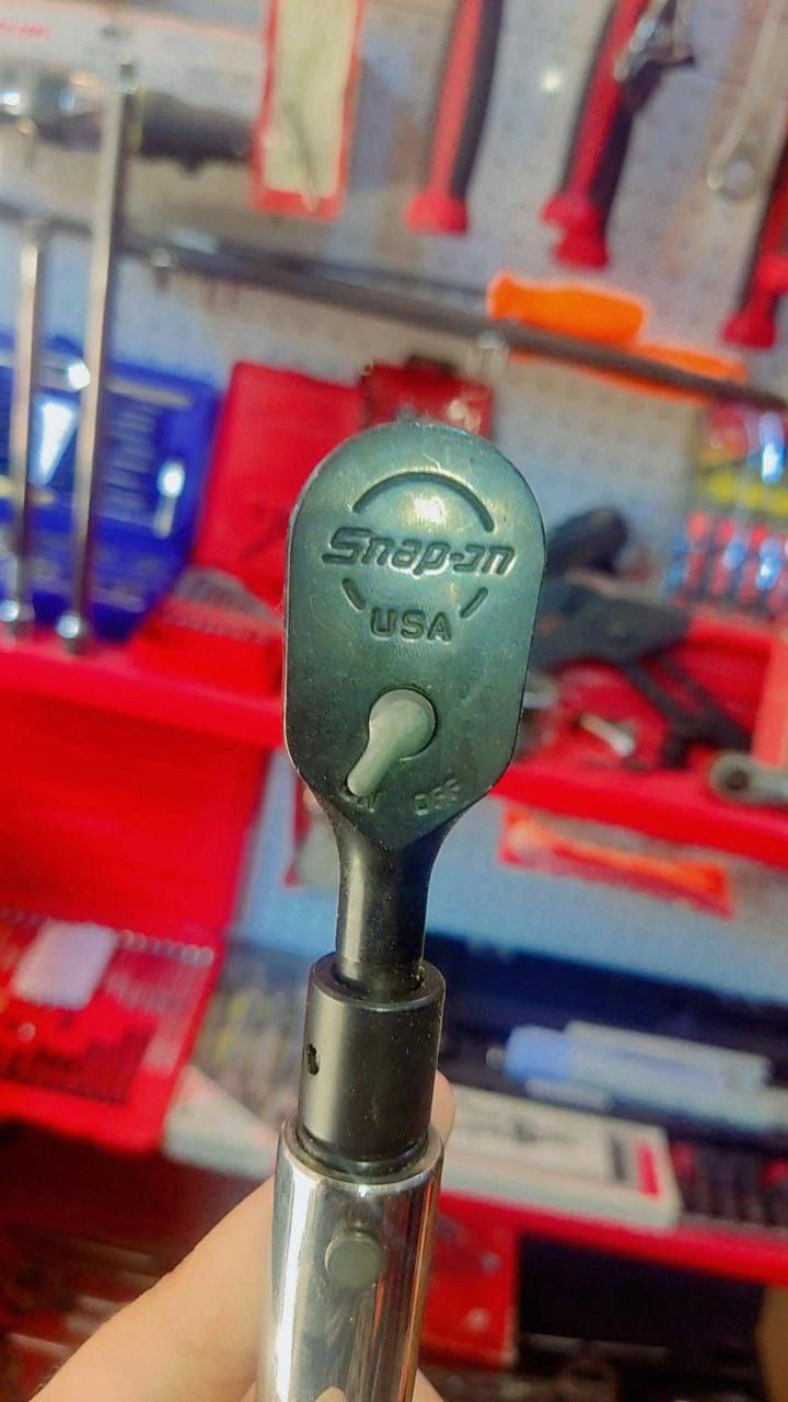 يدة عزم ٣/٨ من ماركه snap-on الامريكيه 
متوفر مجموعه كبيره جدا من مواد ماركة سناب اون 🤍
الاستفسارات خاص 
العنوان بغداد شارع الرشيد نهاية شارع المربعه محل احمد جلال 
متوفر توصيل الى جميع المحافضات


**إذا كنت صاحب هذا الإعلان وتريد حذفه لأي سبب، رجاءا أرسل رسالة إلى الدعم الفني**