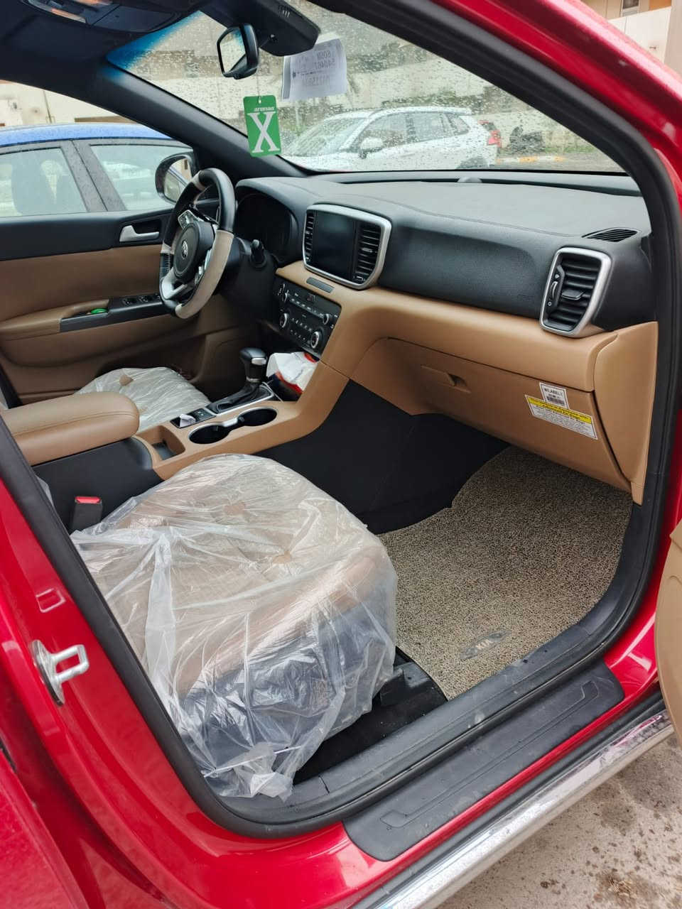 السلام عليكم سبورتج للبيع خليجي موديل 21 سياره حلوة وخير من الله مكينة 2000 دوش ماشية 46السيارة على وضع الشركة مواصفات بصمة كشن كهرباء كامرة دوارة حساسات خلفية امامية شاشة كبيرة سعرها 200 مكاني المشتل للاستفسار 
***********حجي وسام
