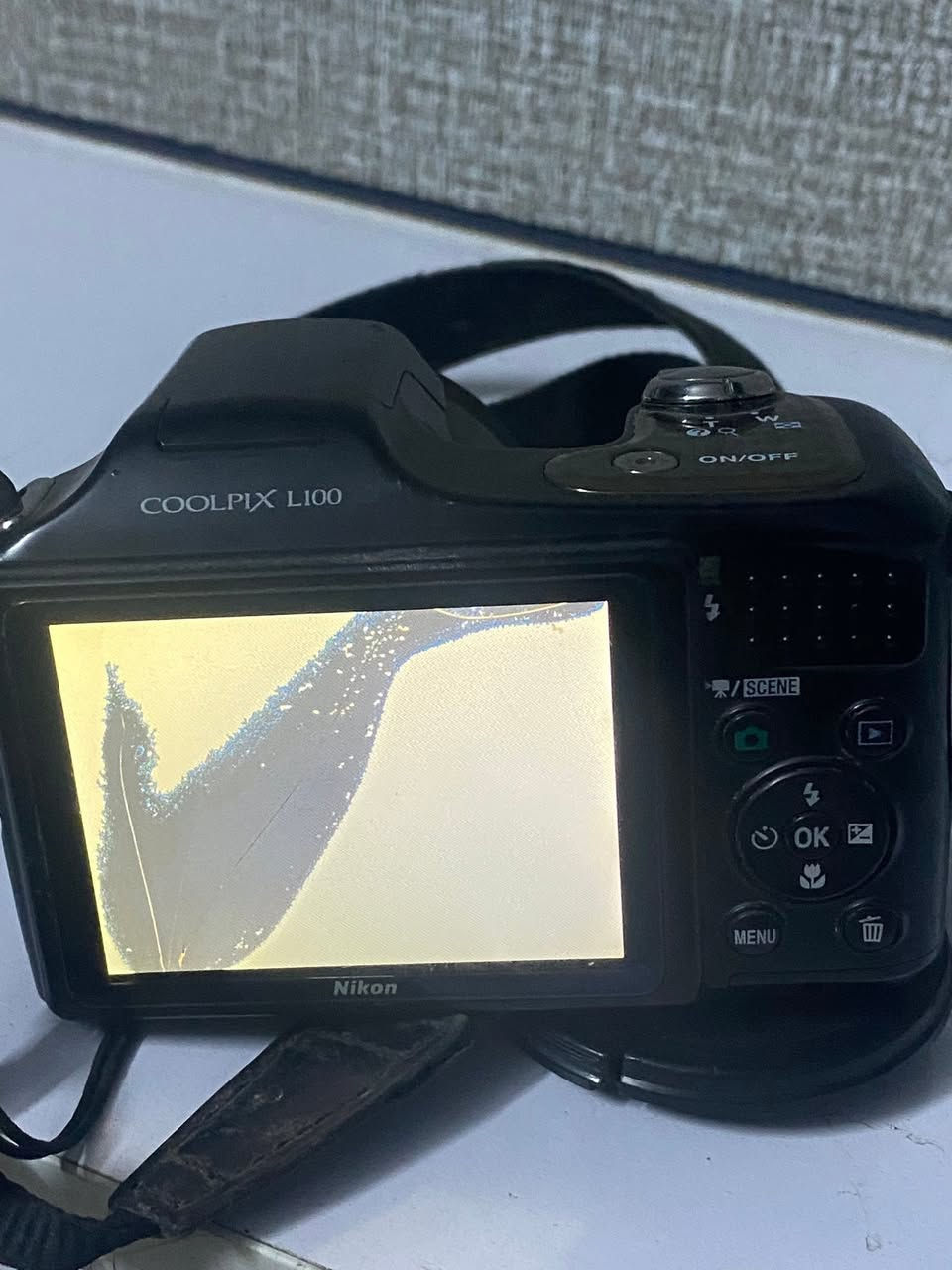 كامرة نيكون cool pexL100 الوضع شغالةلكن شاشة مكسورة ابيع كوم حديد سعر 15 الف ***********
