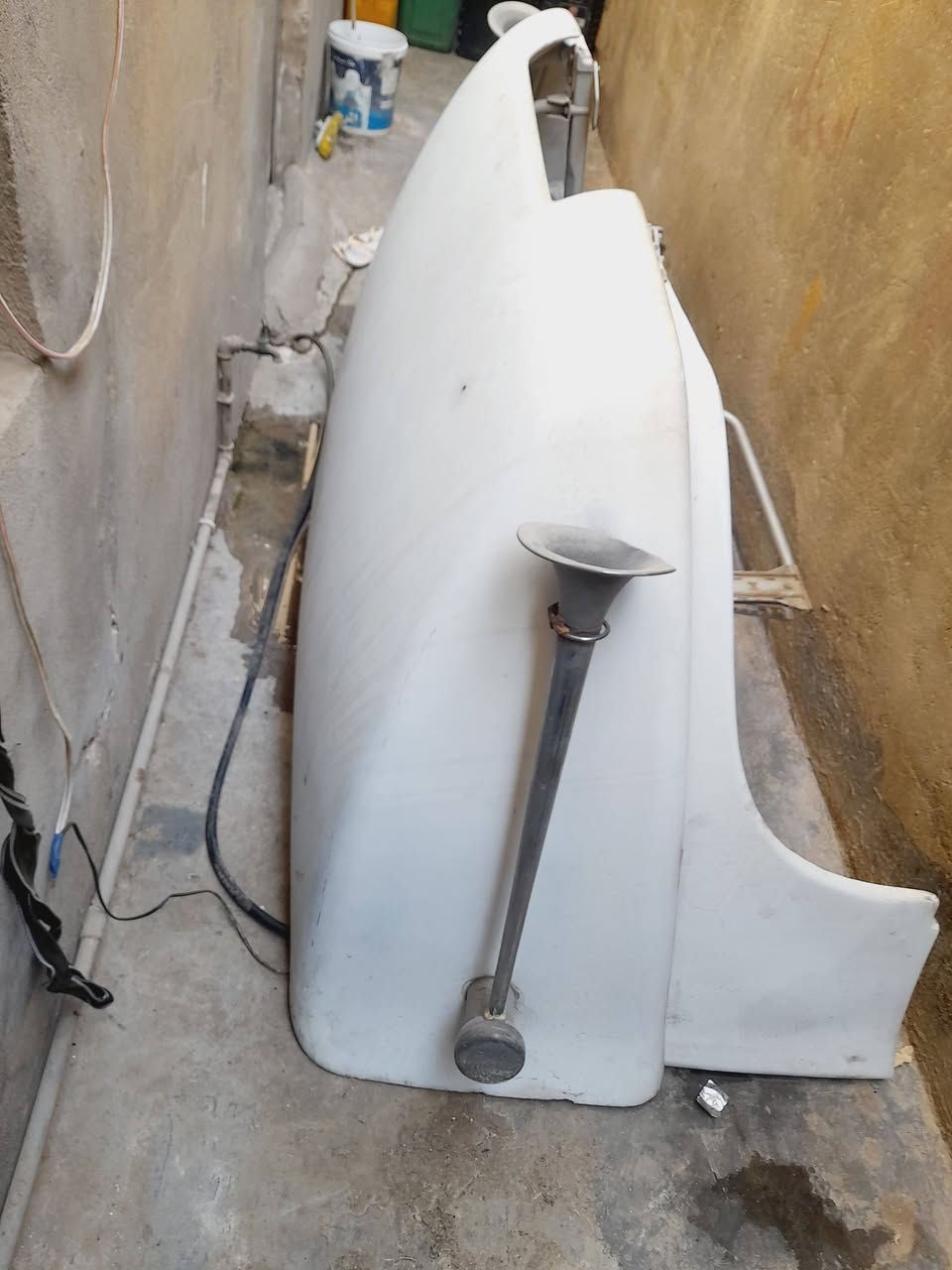 للبيع كاسحه وزعانف لكزز ***********
