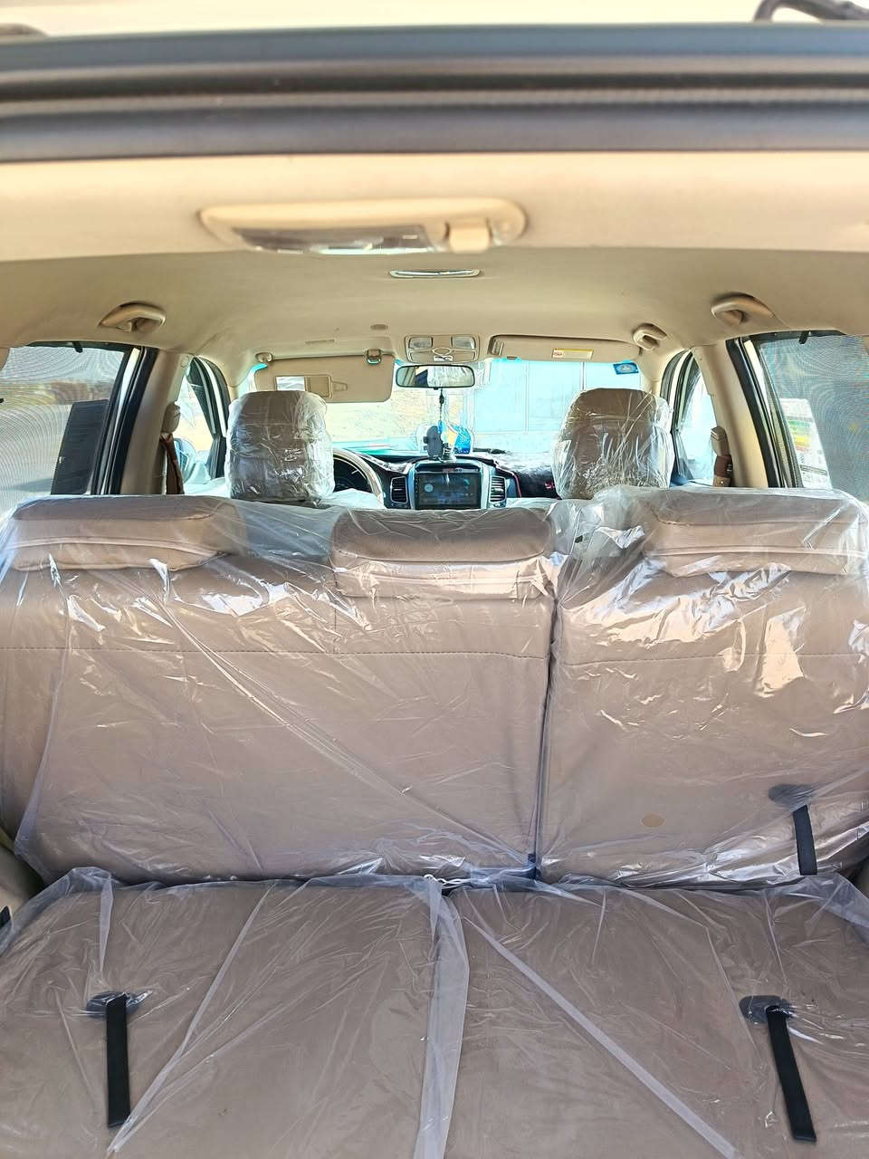 يالله يالله يالله السلام عليكم سورنتو2014 خليجي رقم بغداد دولي بأسمي مكفولة كفالة عامة حتة من الشخط سيارة تحفة شرط انظف سيارة بمديلها شرط تخم تأير وباتري جدد ودوشمة جديدة مكينة ٢٤٠٠ دوش المرغوب على الشركة مامفتوح بيها برغي حدادية جديدة عمومآ كلة على الشركة  السيارة ماشية ١٢٧ الف تدك جرس بال ١٢٠ حساسات وكاميرات خلفية أمامية برد بلاد شاشة كبيرة تحكمات ستيرن منظم سرعة جهاز تقليل الوقود اشاير بالمري مري كهربائي سبعة راكب ثلاث قطع تبريد ... سنوية لسنة ٣٠. وسعرها ١٧٥  ورقمي *********** الأثير ***********.... مكان السيارة ديوانية... شافعية.. واسف على الاطالة....
