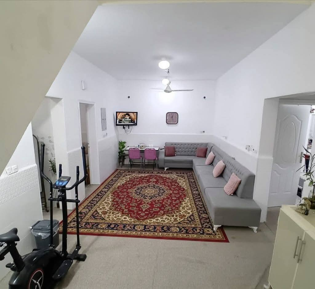 دار للبيع في مجمع الدوح
#المساحة_218م
#حر_غير_مطلوب
#بناء_صاحب_الدار
#يتكون_من_طابقين يحتوي على استقبال وصالة وغرف عدد4 ومجمع صحيات عدد3 وحديقة وكراج سيارة
‏للاستفسار ***********
