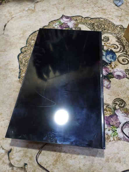 سلام عليكم شاشه البيع 32  سعر140 شاشه جديده بعده مكاني البصره كزيزه رقم الهاتف ***********
