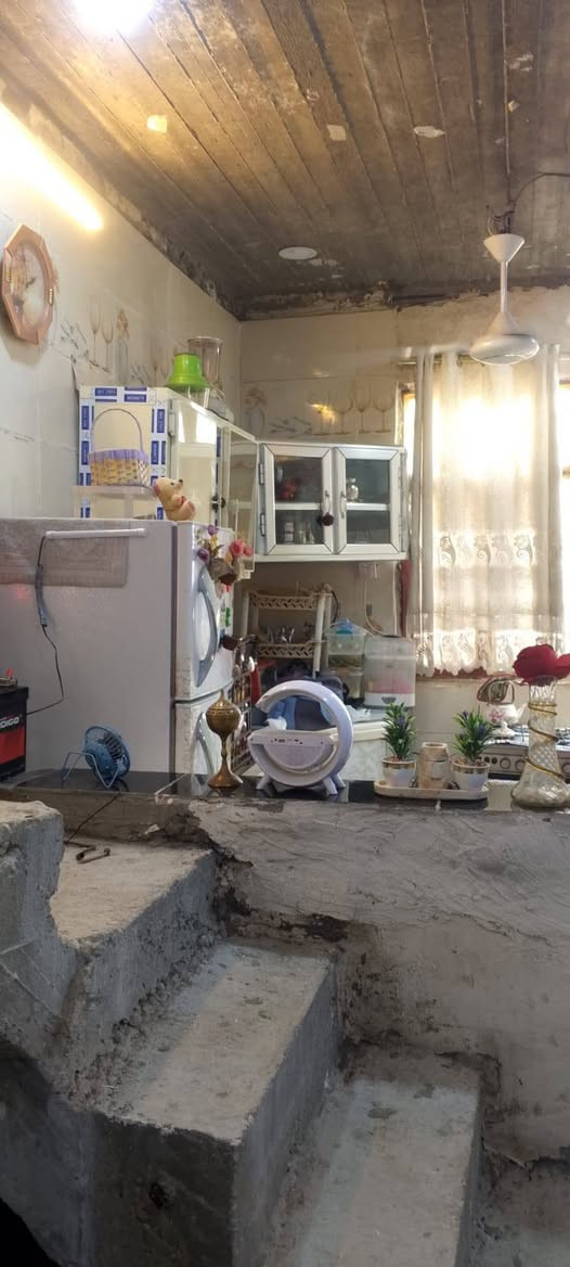 بيت 59متر سند 25 قرار محكمة كنطرة السلام شارع المدرسي كيلوين عن الامام قريب على طريق المشايه صب كونكريت عمر البناء صار سنتين  السعر 38 بيع مستعجل ***********
