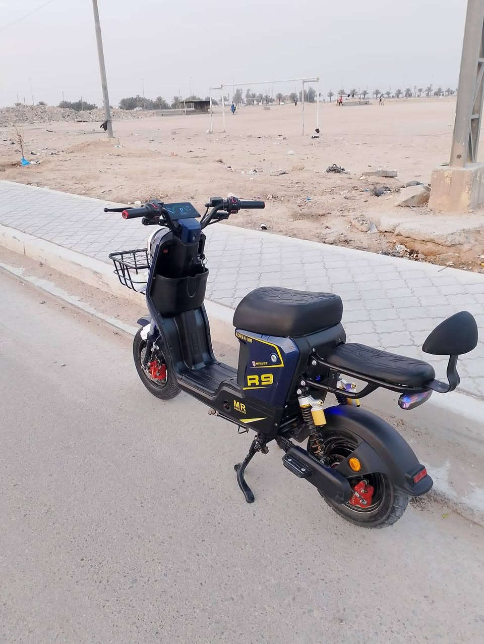 السلام عليكم دراجة شحن R9 موديل 2025  فول صارلها عندي شهرين بطاريات جدد باكيت بطاريات من شركة وينلي حجم البطاريات 32امبير  دراجه ماناقصه شي مرتبها على ايدي وكدامك صور ونضافتها
(ملاحظة بيها دحجه بسيطه ) 

لتواصل ***********

السعر 435وبيها مجال لشراي 

(رجائاً لمو شراي لا يتصل)

(مكاني البصرة قضاء الزبير)
