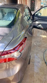 كامري 2024 امريكي فئه LE محسن هايبرد ماشيه 30الف حادثها باب مبدل بصمه ...