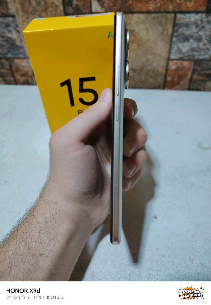 Realme 15 Pro 5G

شاشة : اوليد Oled 144Hz 

المعالج : snap dragon 7 gen 4 اعلى معالج بالفئة السابعة. 

كاميرا الخلفية : حساس فلاكشب من شركة سوني 50 ميكا بكسل وعدسة ثانية 50 ميكا بكسل مع عدسة ثالثة الترا وايد 

بطارية 7000 ملي امبير 
شحن سريع جدا 80 واط

مقاومة ماء IP69 اغلى مقاومة موجودة بالهواتف 

ملحقات كاملة مع الجهاز ( شاحنة / كڤر ) 

نظافة الجهاز 100% 

مستخدم شهر واحد فقط 

سعر الجهاز 530 الف 

مكاني / الموصل 

للاستفسار  / ***********