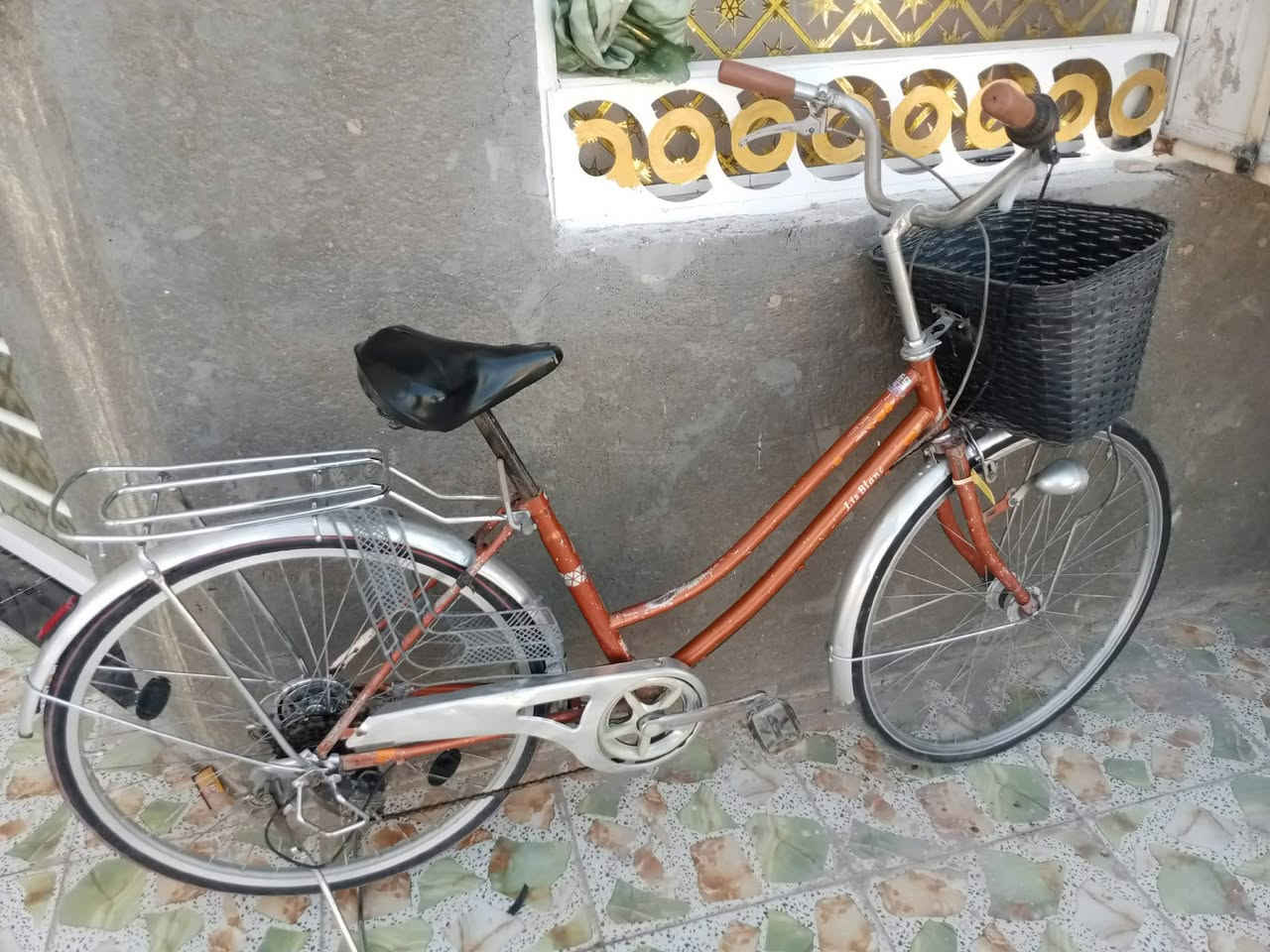 سلام عليكم بايسكل للبيع الباسكل نضيف كير(سته نمره) وحساس شغالات السعر 70قفل مكاني الحله مقابيل كوين بارك للتواصل 
***********
