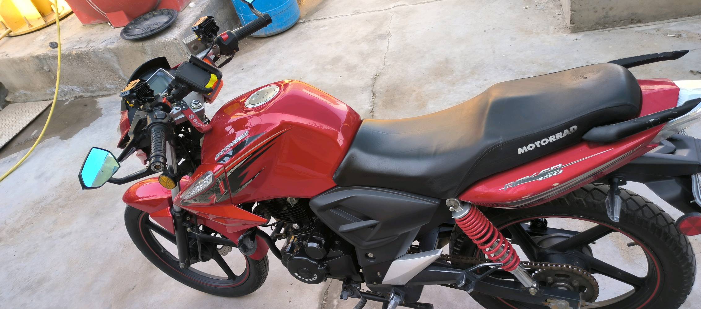 سلام عليكم دراجه نفس ال rk رقم ونسويه بسمي ماشيه تقريبا 5000 موديل 24 المكينه ع وضع الشركه مملعوب بيها ولا مجفته سعر 2 مليون قفل شرط لتحويل 