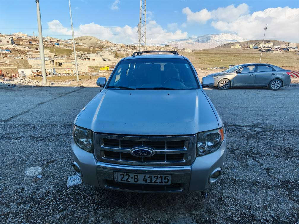 فۆرد ئسکێپ چوار پستن دەبڵ اکسل مۆدیل 2012 ڕەقەم هەولێر سەنەوی تازەیە سێ پارچە بۆیاغە پێش و پشتی کەپسە سیستەم غاز ئیتاڵی تەبرید سارد و گەرم بەشەرت گێڕو مەکینەو کارەباییاتی مەزبووت
شوێن سۆران 
سعر 105 و مەجال
***********
*********** سوران, أربيل
