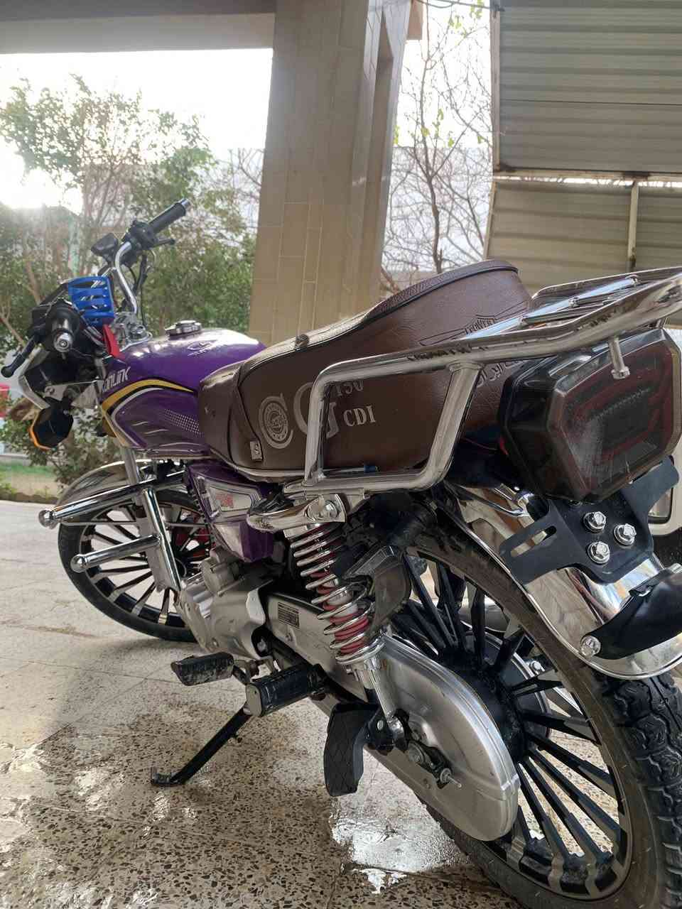 السلام عليكم دراجة ايراني موديل 24 شكل 25 مكينة نضيفة بلادي الاضرار اشارة خلفية يسار وستانة وسطية الدراجة نضيفة ابد مامفتوح بيها شي السعر 640 وبيها مجال 
لل اتصال عله الرقم  (***********)
واتساب فقط 🖤
