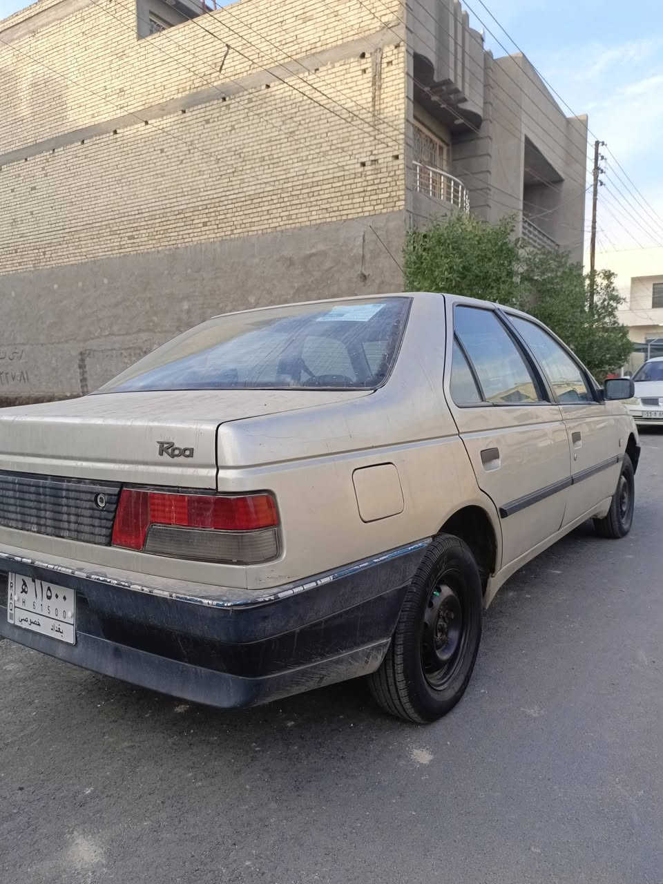 السلام عليكم 
بيجو روى موديل 2009 سيارة نظيفه ومكفوله تبريد شغال مابي اي شي والسياره باسمي بيها باتري جديد وتخم تاير جديد وسبيرها هم سيارة كلش نظيفه وصدرها جديد وكهربائيات فحص جديد وبيها عده كامله مال شركه جك ويل سبانه عدة النكي مال شركة ومثلث فسفوري هم مالتها شركة السيارة مابيها اي نقص السعر 35 ورقه وبيها مجال 
مكانها بغداد 
للاستفسار اكثر الاتصال على الرقم : ***********
