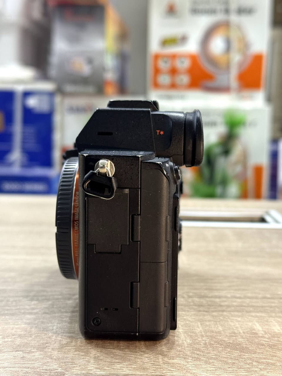 سوني R4 شتر 33 k توصيل موجود
***********
