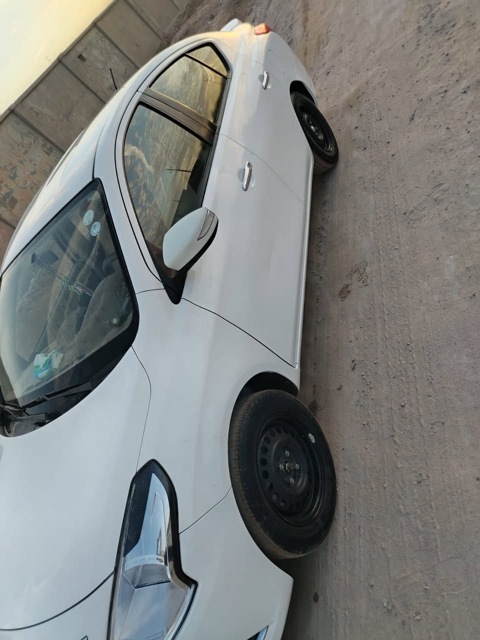 السلام عليكم 
نسيان سني 2024 السيارة جديدة كفالة من الضربة والصبغ والتبديل بس بيها طخة بالباب خفيفة السيارة جاهزة من كل شي رقم اربيل حرة السعر 115 وبيها مجال للشراي الاستفسار *********** العنوان البصرة زبير سوق سوادي
