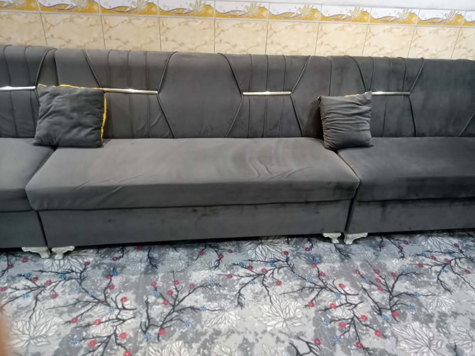 تخامه حطاطه بيع مستعجل رصاصي 11 مقعد وذاك 10 مقعد مكان فلوجه سعر واحد 370 بيع مستعجل 🙏‭***********
