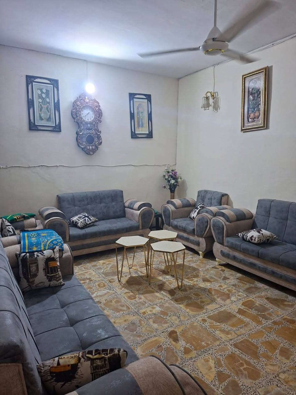 سلام عليكم على بركة الله من رخصة الأدمن بيت للبيع مساحه 350 العنوان حي الأندلس قرب اسواق الخزرجي شارع 8 للتواصل على الرقم ‏‪0750 901 8030‬‏ وتفاصيل
