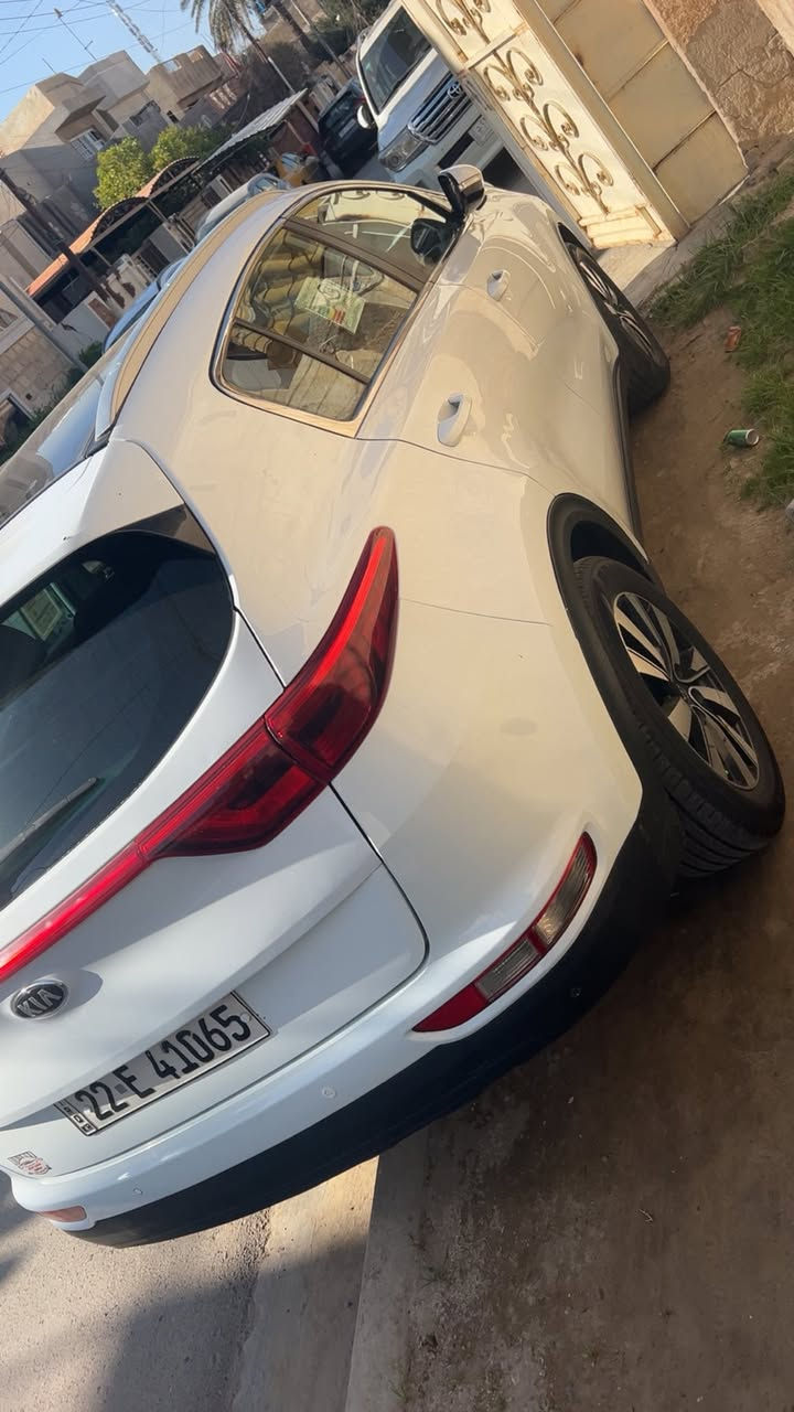 السلام عليكم... كيا اسبورتج موديل 2017 خليجي كويتي محرك 1600 جي تي اي طبعا الخليجي مابي دوانز ابد وشرط الفحص ماشيه 77 كم سياره مال بيت الله شاهد وجداً جديده تجي واشوف بعينك بيها صبغ فقط الجاملغ الخلفي جه السايق فقط شبرين صبغ والباقي مكفول من الصبغ مواصفات فتحه رادار شاشه تحكم استيرن كشنات جلد قمرديني السعر 153 وسعرها مناسب والله وبل خير على الياخذها ملاحظه السياره بسمي هزه ورقم كوله جديد... الاستفسار مكان السياره بغداد حي الجهاد ***********
