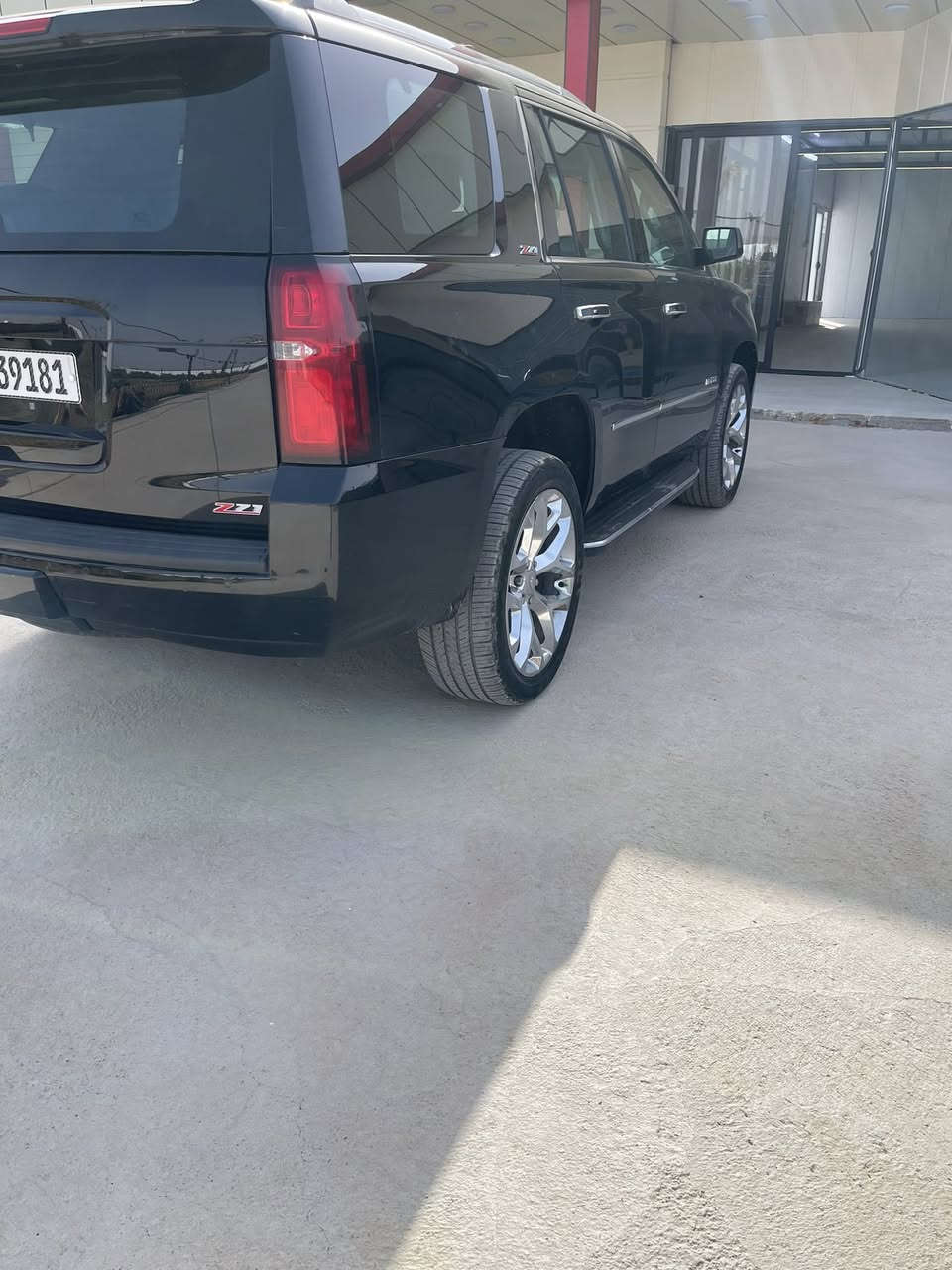 لعشاق الصيد والبراري. تاهو خليجي Z71  الجبليه موديل 2019 رقم بغداد باسمي. فول مواصفات عدا البصمه. 
دفع رباعي
سلايد روف
تدفئه مقاعد الاماميه 
ثلاجه بالفرس
فول تحكمات ستيرن
جنطه كهربائيه 
  DVD 
حساسات ورادارات امامي خلفي
تخم ويل كب نيكل. 
السياره ماشيه 61 الف كيلو
داخل اسود جلد
السياره مكفوله من الحادث والصبغ عدى ربع جاملغ امامي الايمن  صبغ فقط. 
السياره موجوده بغداد / زيونه
سعر البيع  390$. 
الشراي فقط يتصل  أو يراسل 
***********
***********
موجود واتساب عالخطين
