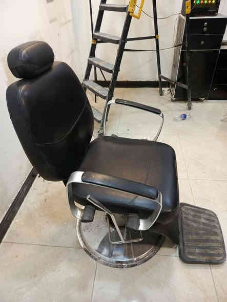 السلام عليكم كراسي حلاقه عدد 2للبيع للاستفسار ***********
