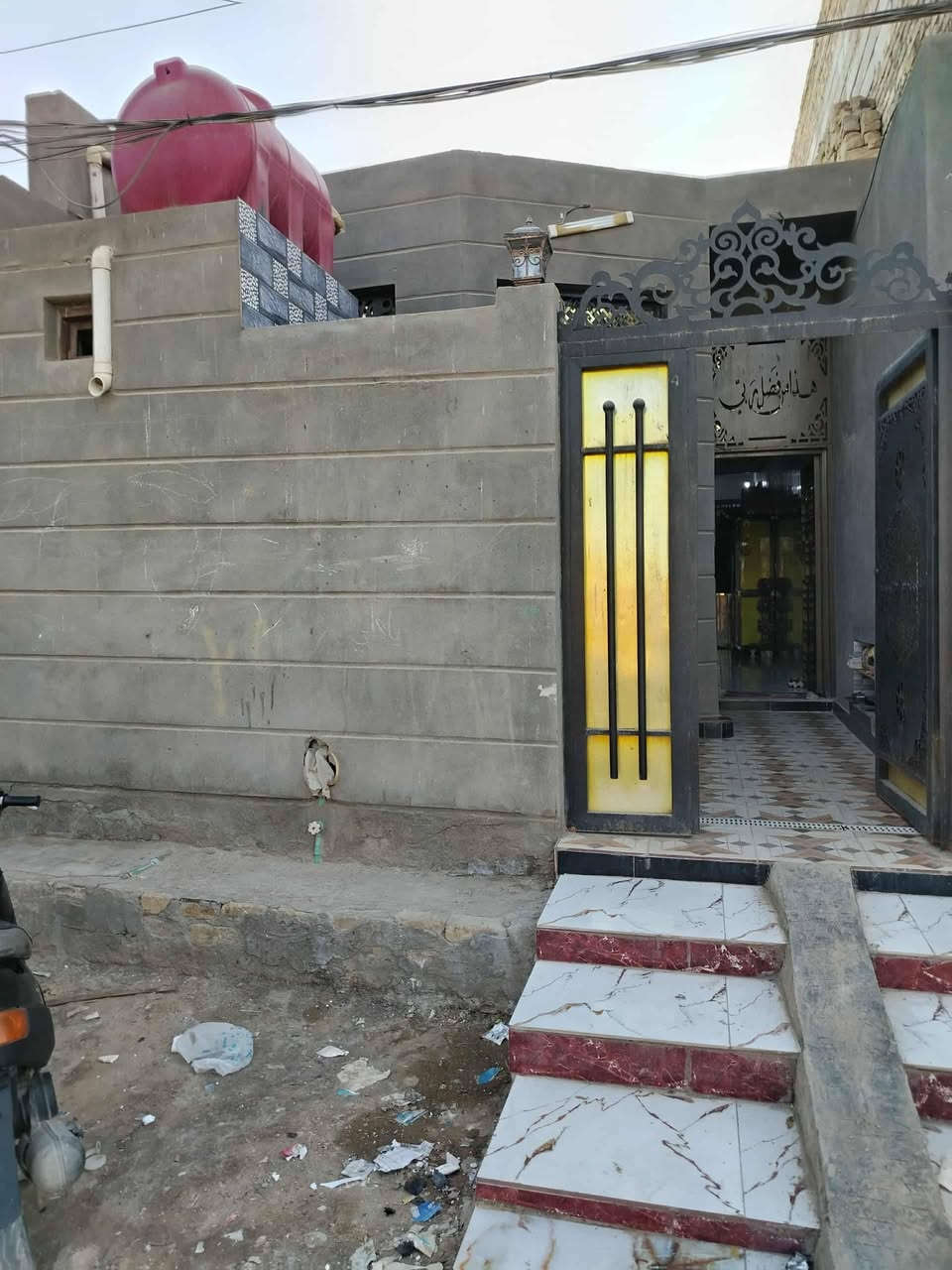 السلام عليكم بيت للبيع في الديوانيه حي الوحده قرب مركز شرطه حي الوحده البيت نقصه ستاره وبيتونه والبيت ما مطلوب السعر 60 وبي مجال الرقم للتواصل ***********
