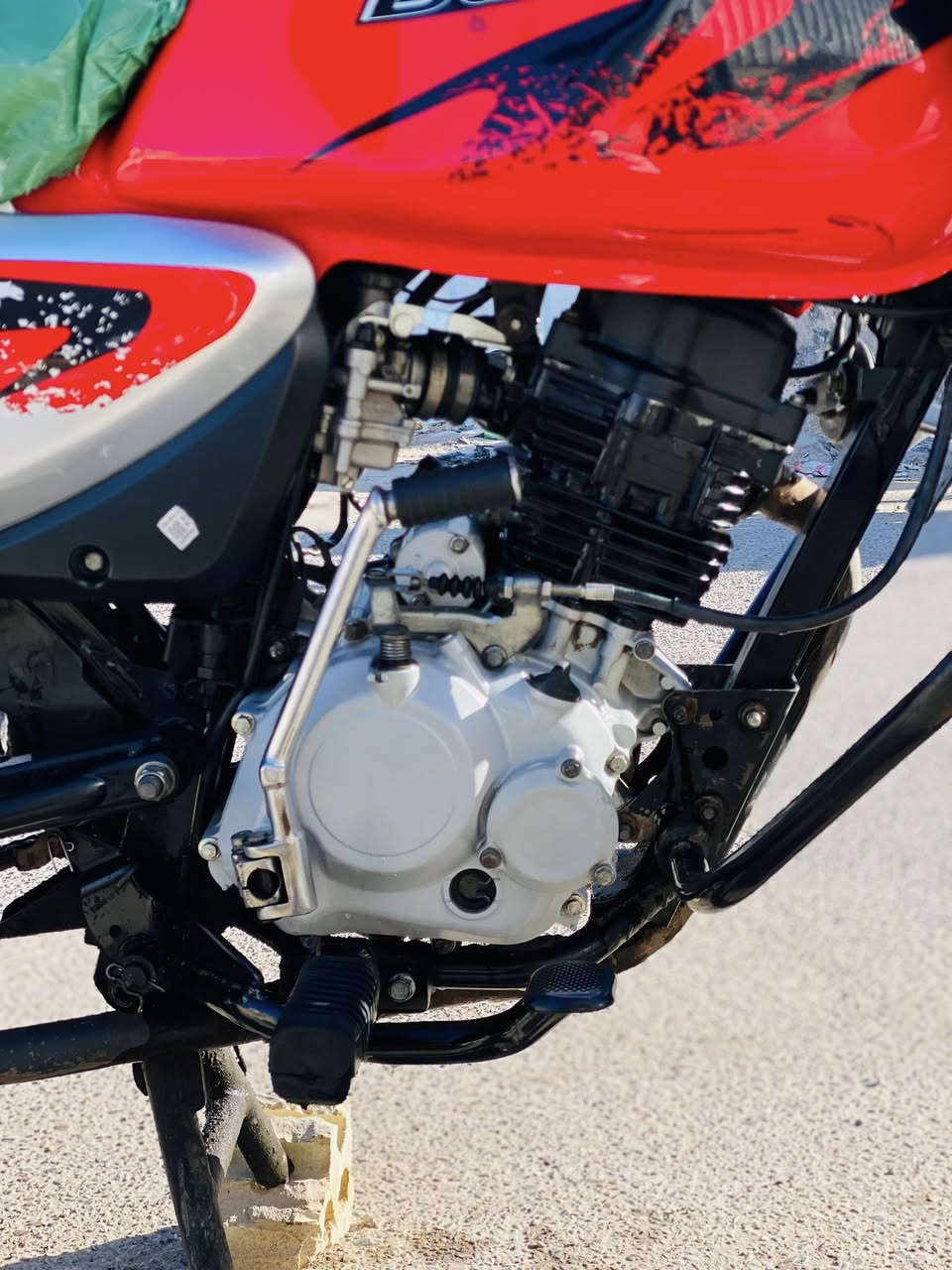 السلام عليكم دراجه بوكسر مديل 2021 مرقم بغداد هزة جديده سنوية بأسمي دراجه اي نقص مابيها بس ستان تعليك واقيه زنجيل فقط دراجه خير من الله شلعه معدل للاستفسار *********** كراده
