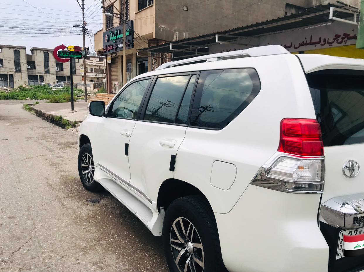 السلام عليكم برادو للبيع مديل 2010سياره بلاه صبغ واله ضرر مكينه مامفتوحه كير شرط السياره احله من الصور سبير تعليك السعر 225 وبي مجال  رقمي ***********
