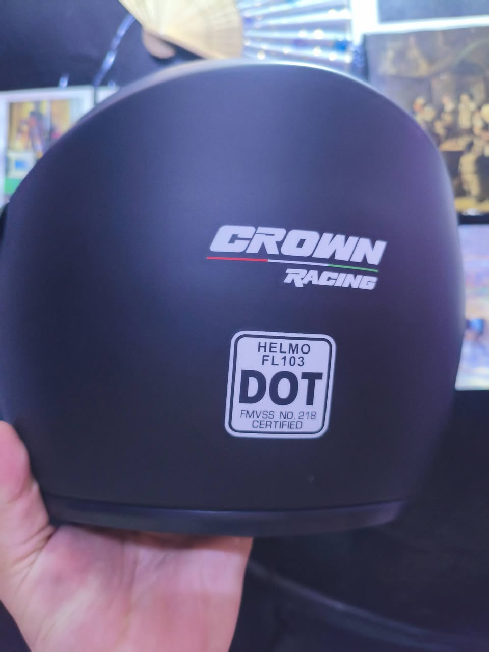 🪖🔥 خوذة CROWN RACING فل فيس
🔹 اللون: أسود مطفي (Matt Black)
🔹 القياس: L (لارج) 
🔹 Full Face تغطي الوجه كامل
✅ Anti-Scratch Visor (زجاج مضاد للخدش)
✅ Wide Vision + Panoramic View (رؤية واسعة وواضحة)
✅ Rapidfire System (تبديل زجاج سريع بدون أدوات)
✅ ECE / DOT Approved (مطابقة لمعايير السلامة)
✅ نظام تهوية متكامل
✅ Asian Fit مريحة على الوجه
الحالة: (جديدة غير مستخدمة)
السعر: (35)
التوصيل :(5)


**إذا كنت صاحب هذا الإعلان وتريد حذفه لأي سبب، رجاءا أرسل رسالة إلى الدعم الفني**