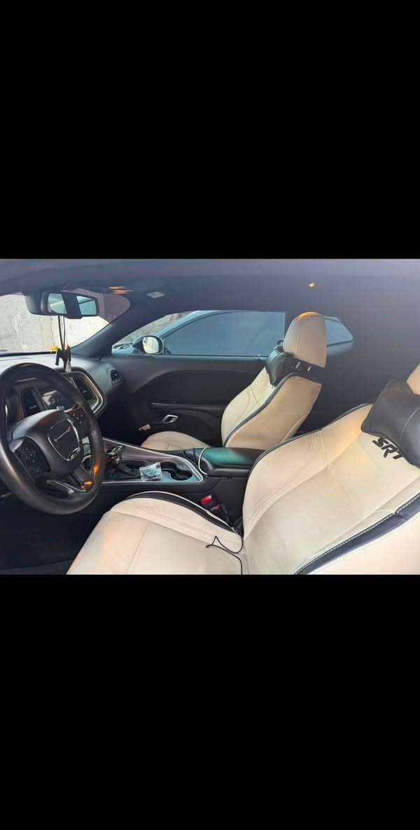 للبيع  او مراوس ب اوباما Dodge Challenger SxT Plus موديل 2021
• SXT Plus
رقم أربيل 
﻿﻿رادار
﻿﻿ويل نجمة
﻿﻿بصمة وتشغيل عن بعد
﻿﻿السيارة حادثة كما موضح بالصور
السعر: $16,800
وبيها مجال بسيط للجادين فقط 

للستفسار : ***********
