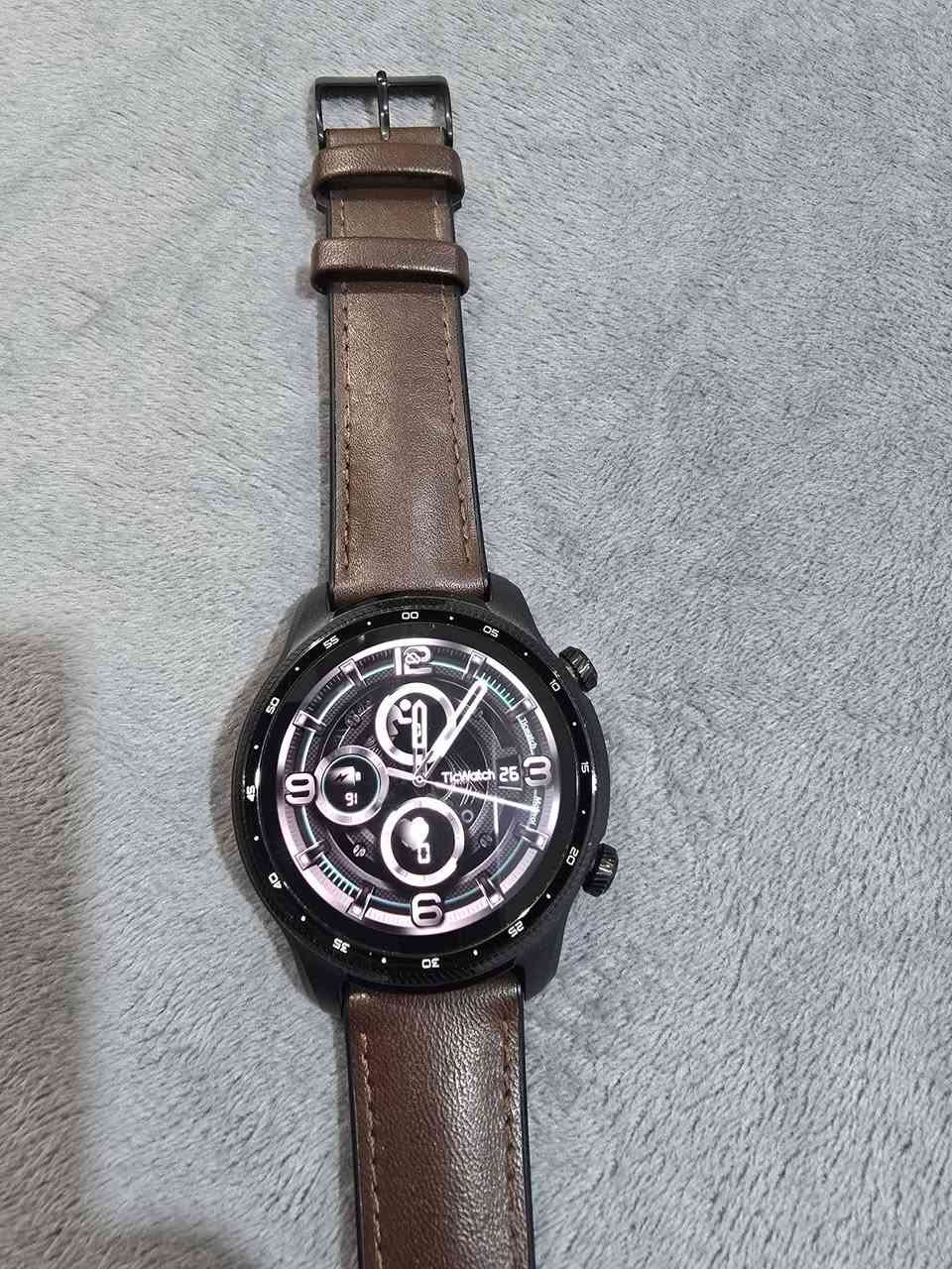 ساعة سمارت ticwatch pro 3 ultra
بيهه كل البرامج الرياضية ومراقبة الصحة 
وتستقبل اتصال من التلفون وتكدر تربطهه مع هواتف اندرويد والايفون
الساعة كلش جديدة (استخدام قليل والنظافة واضحة بالصور )  الجاد بالشراء يدخل خاص ما اجاوب تعليقات 
مكاني بغداد . السيدية ومتوفر توصيل لكافة المحافظات ...


**إذا كنت صاحب هذا الإعلان وتريد حذفه لأي سبب، رجاءا أرسل رسالة إلى الدعم الفني**