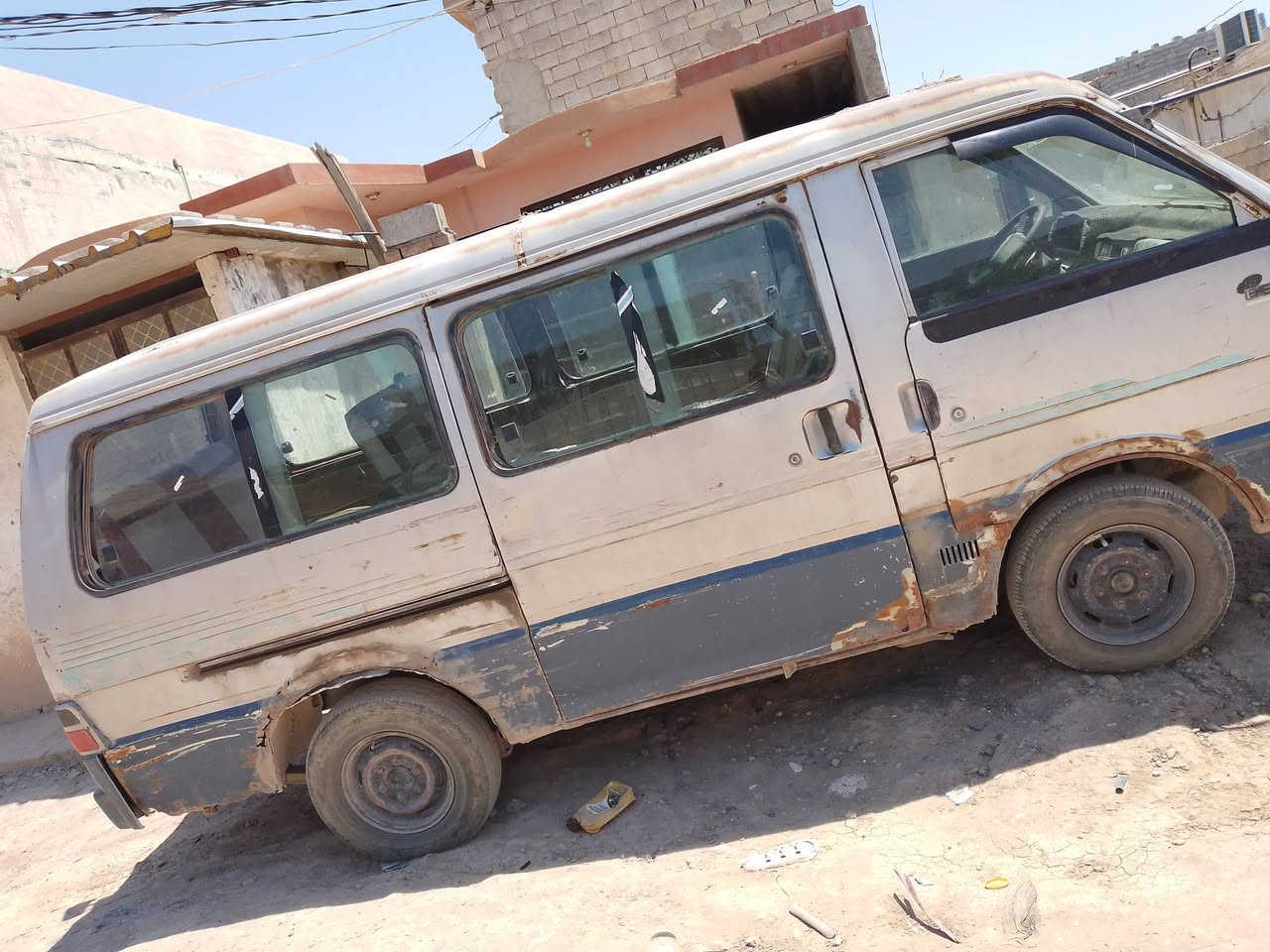 كيا بستا موديل 1992 رقم ديالى  كير جديد محرك تبخير تحويل مباشر سنويه ساقطه سياره جاهزه السعر25 وبيها مجال غرامات هيئة عليه تاخذ صافي عنواني كاطون الرازي شارع المدارس للتواصل ***********

