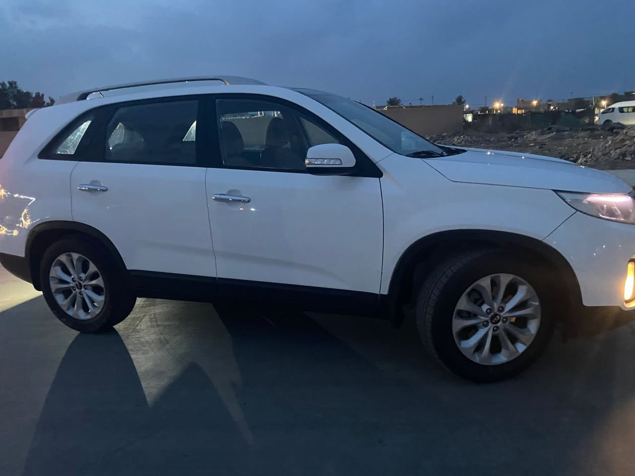 سورينتوا ٢٠١٣  ماشي ١٦٥ سبعة راكب مكفول خليجي  تلفون ***********
