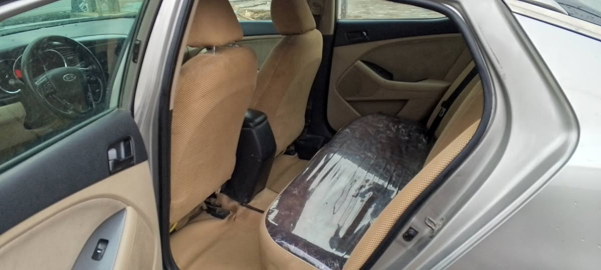 السلام عليكم سياره اوبتيما 2012 وارد امريكي بأسمي هزتها جديده حداديه وتخم تاير جديد ومحرك 2400 معله الگازگيت علمود الدوانز بأسمي تحويل ثاني يوم والضرر تقريرها موجود بالصور رقم الهاتف *********** السعر 105 وبيها مجال المكان ناصريه قرب الگراج الموحد
