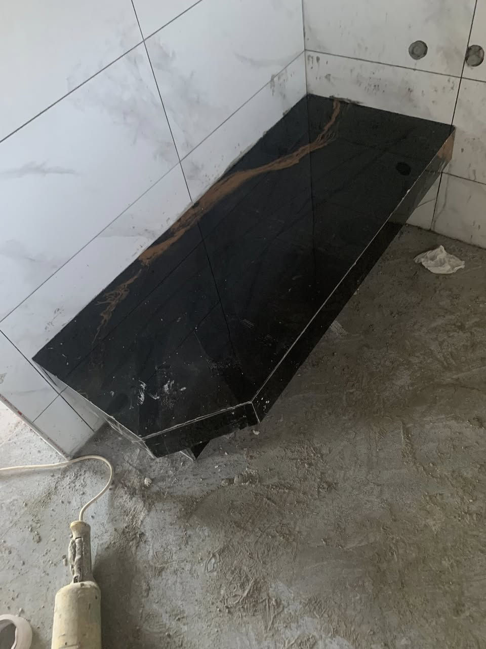 خلفه سيراميك درجه اولى شرط شغل هندسي وليزر جداري ارضي متفرغ حالين للتواصل وتساب او تصال 
***********
***********
