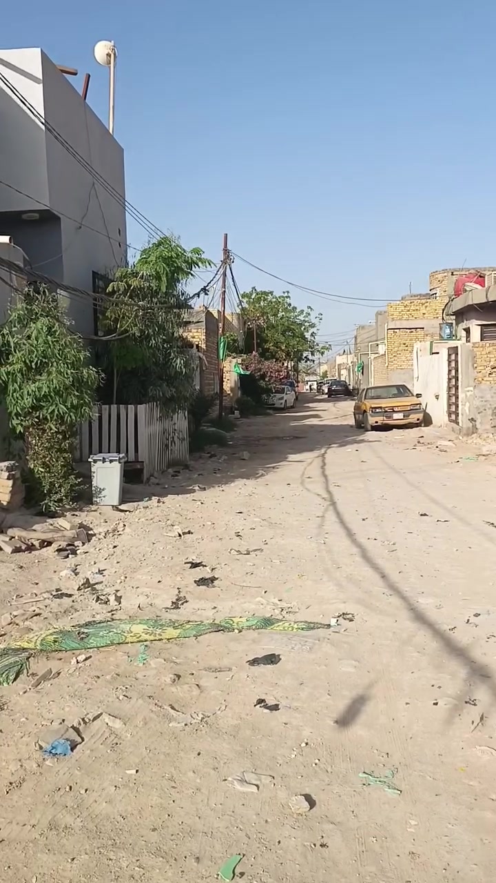 عنوان شارع الشيوخ شارع مقابل سكلة زمن  يبعد عن شارع الشيوخ ١٨٠متر
ويبعد عن شارع جوهره العرب ١٠٠متر
البيت يحتوي 
مراوح عدد ٤
تانكي
كيزر
خلاطات
منظومة انترنت
خط مولد
مجهز من اناره ٤٠ سبورت لايت
بيت بناء جناي طابوك وصب كونكريت 
نزالات 
١٠٢متر 
واجه ٧.٢٥ متر
نزال ١٤متر
طابو زراعي سند 25 تحويل مباشر من صاحب الكاع 
65 وبي مجال قليل
مكان كلش حلو ومرتب
تواصل وات ساب 
***********
